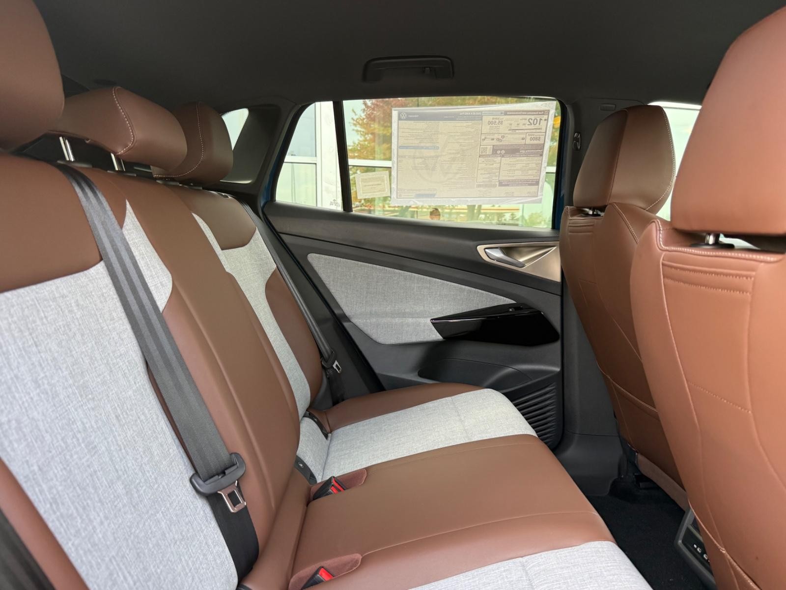 Volkswagen ID.4 Vehicle Image 05