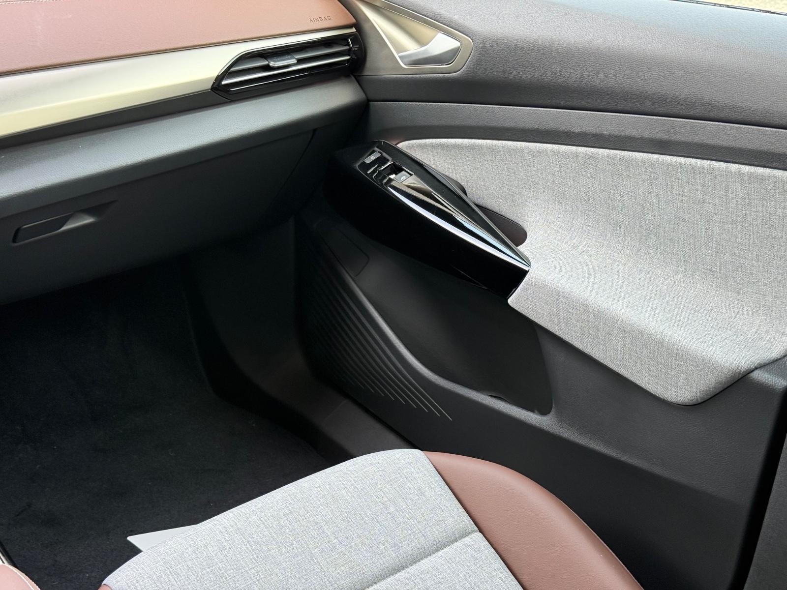 Volkswagen ID.4 Vehicle Image 09