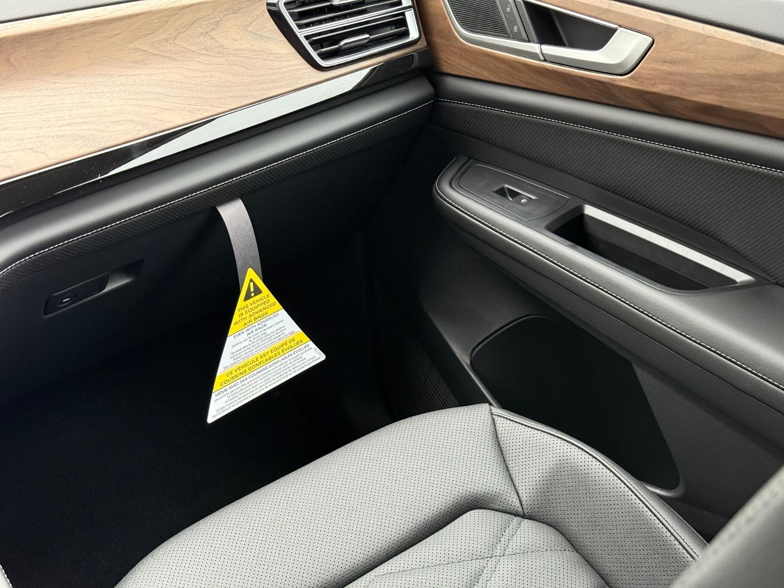 Volkswagen Atlas Vehicle Image 11