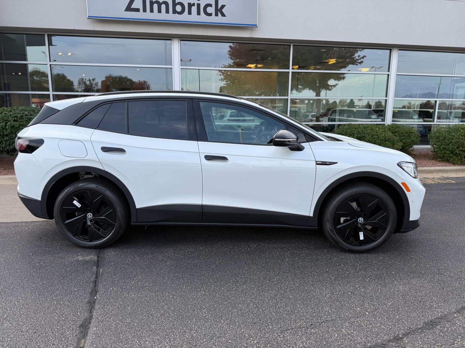 Volkswagen ID.4 Vehicle Image 02