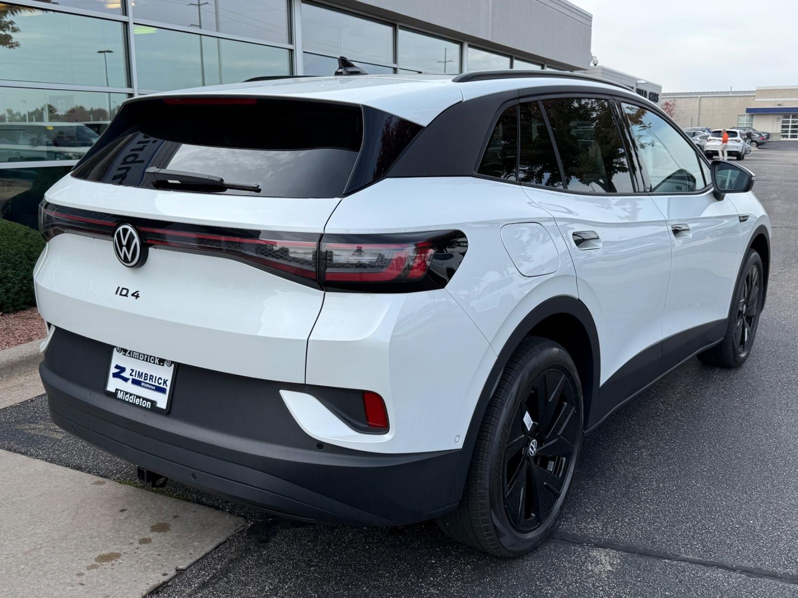 Volkswagen ID.4 Vehicle Image 03