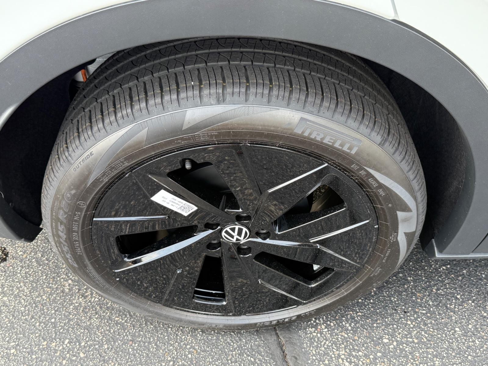 Volkswagen ID.4 Vehicle Image 04