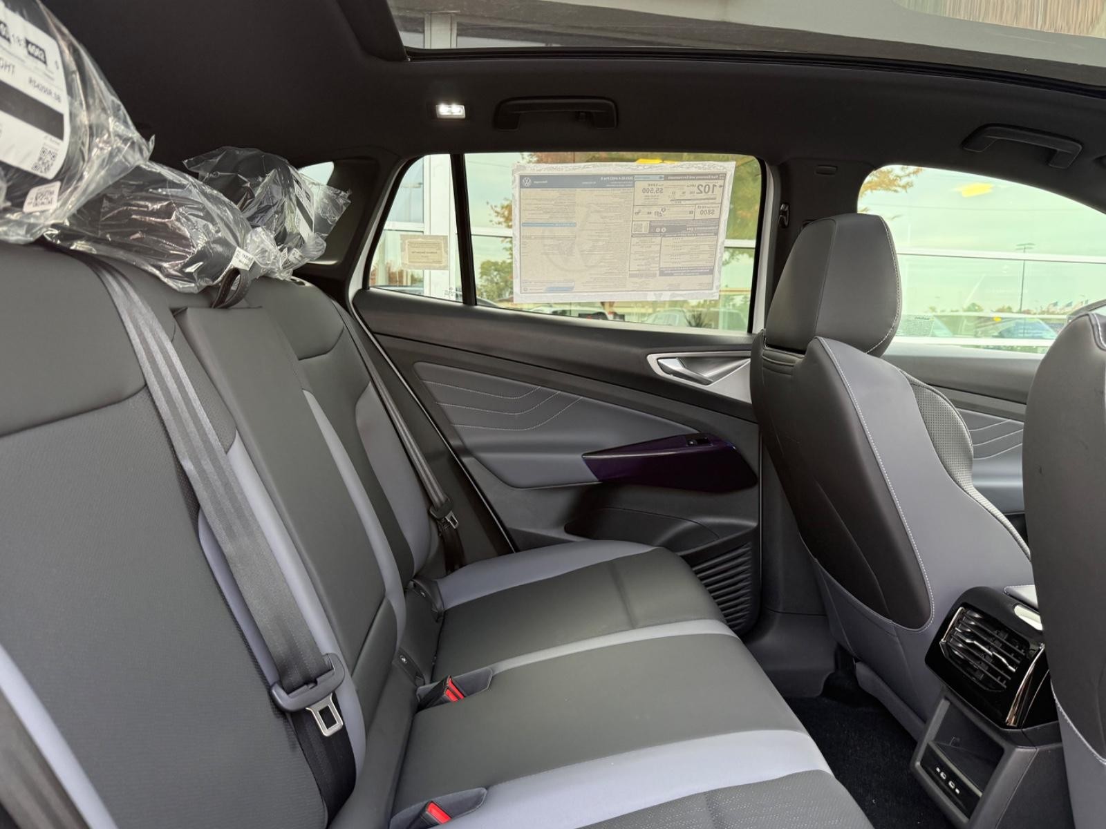 Volkswagen ID.4 Vehicle Image 05