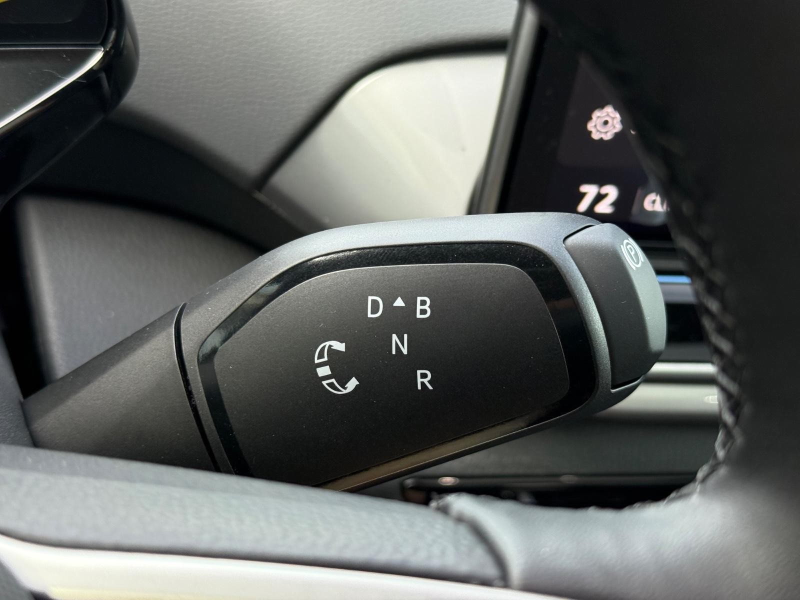 Volkswagen ID.4 Vehicle Image 12