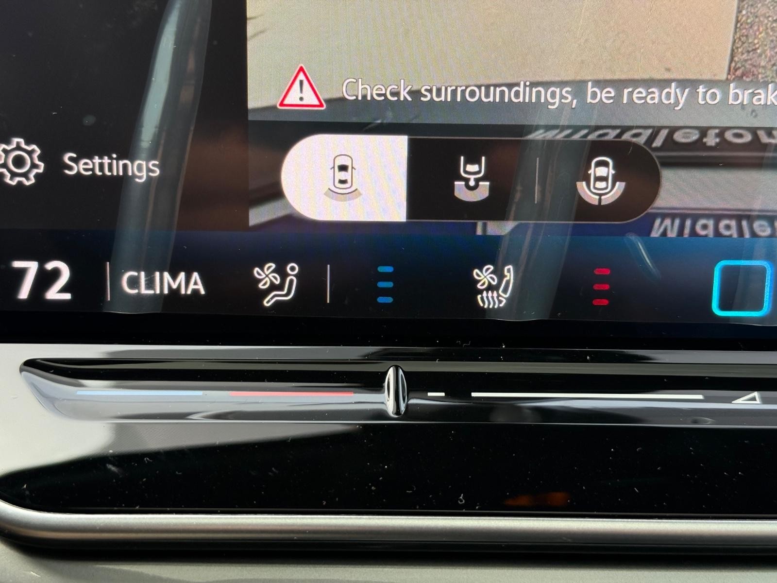 Volkswagen ID.4 Vehicle Image 14