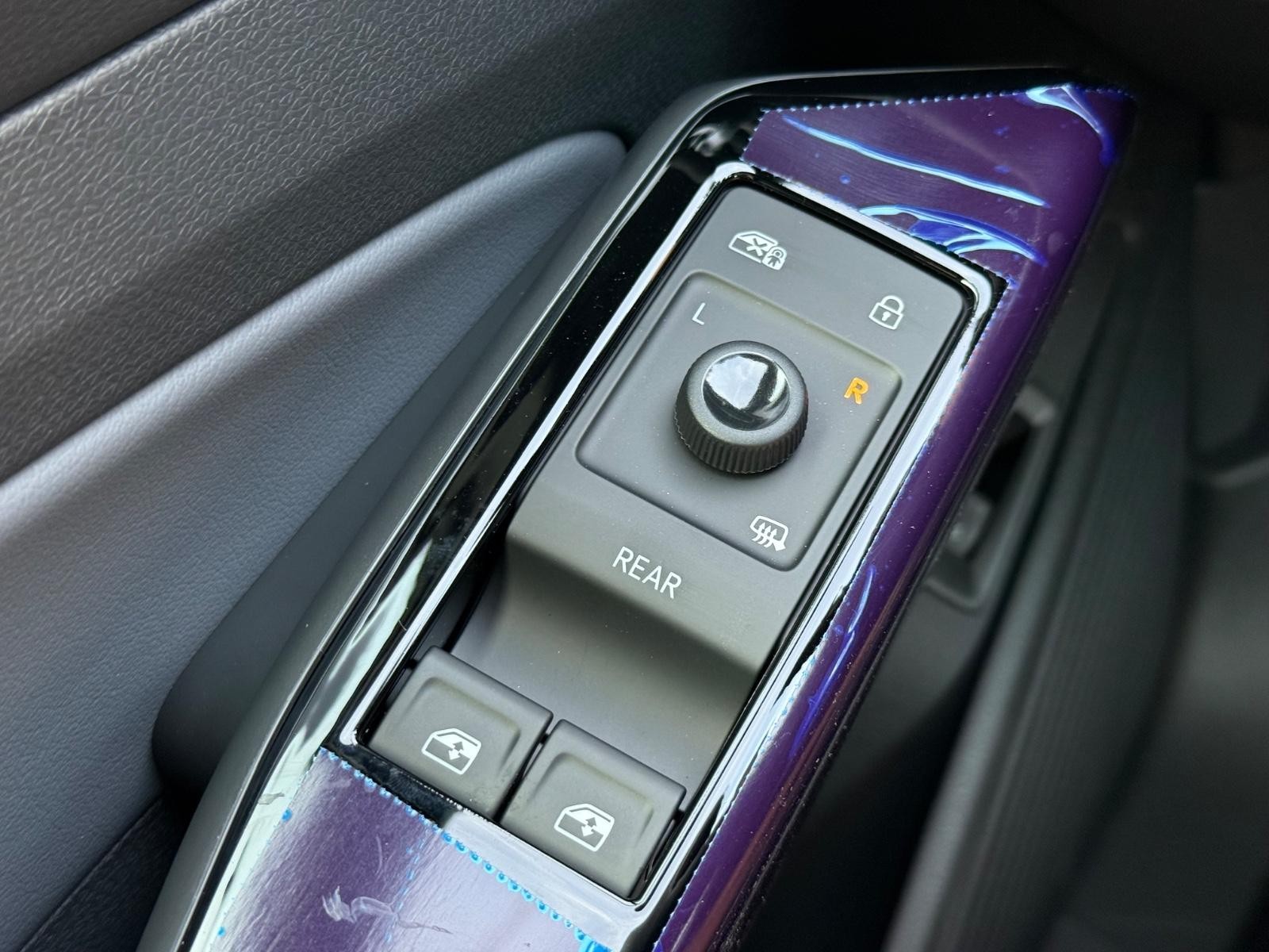 Volkswagen ID.4 Vehicle Image 15