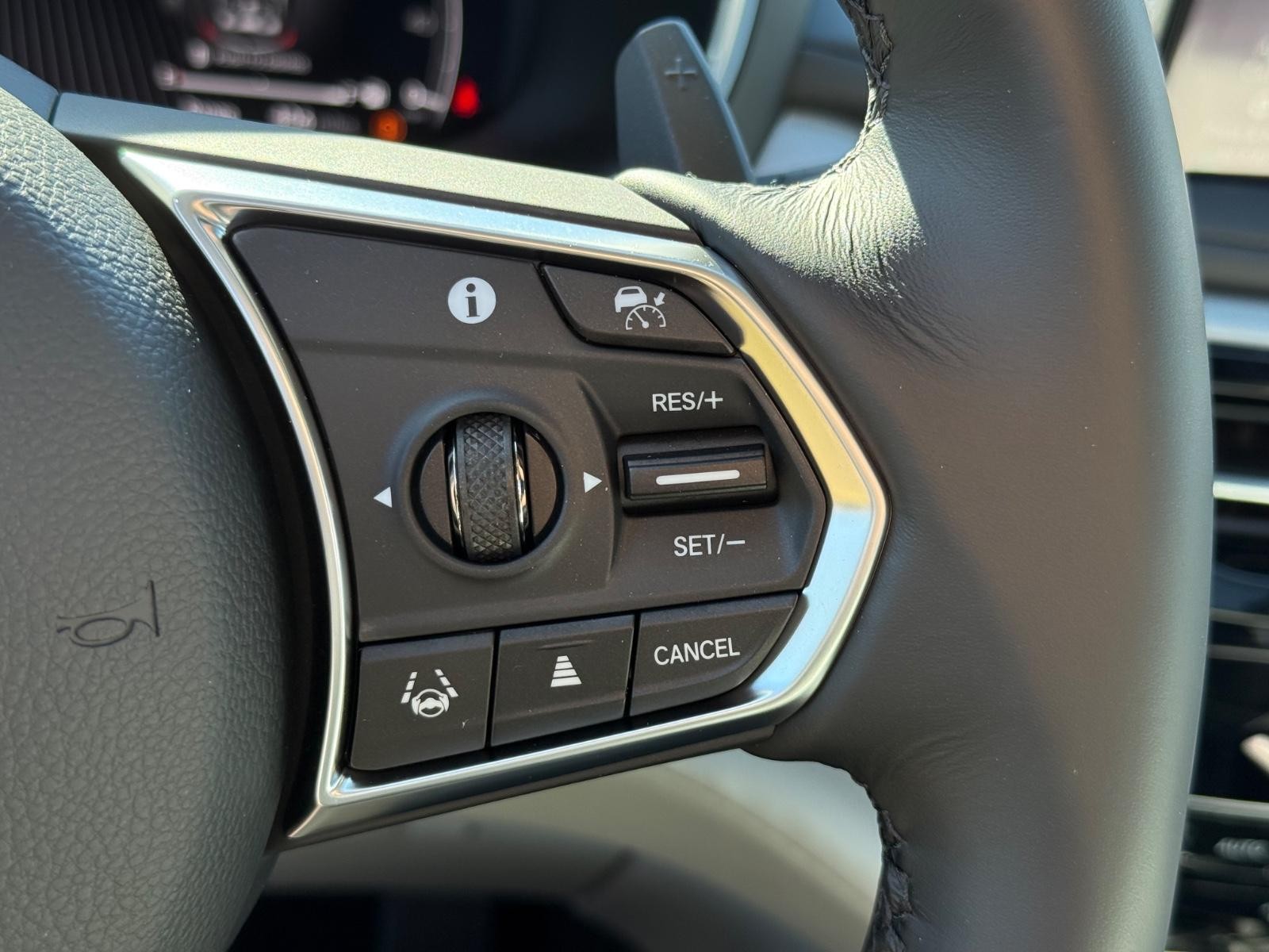 Acura MDX Vehicle Image 12