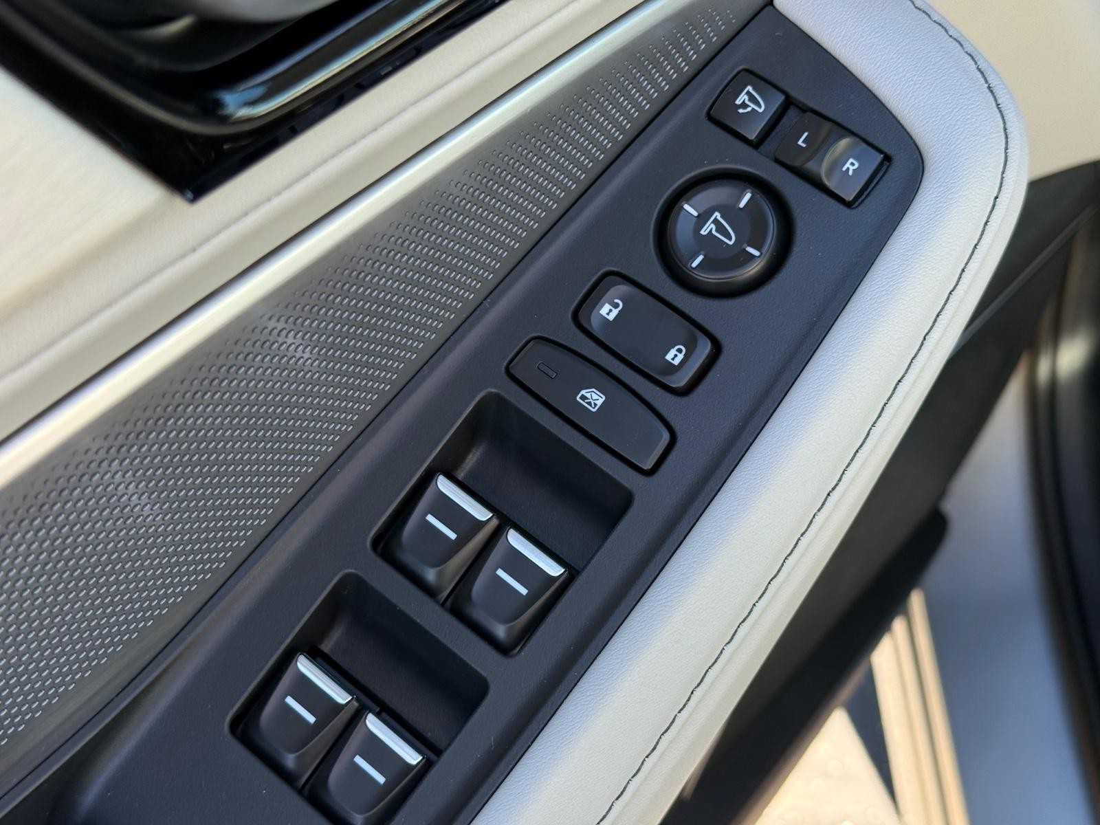 Acura MDX Vehicle Image 16