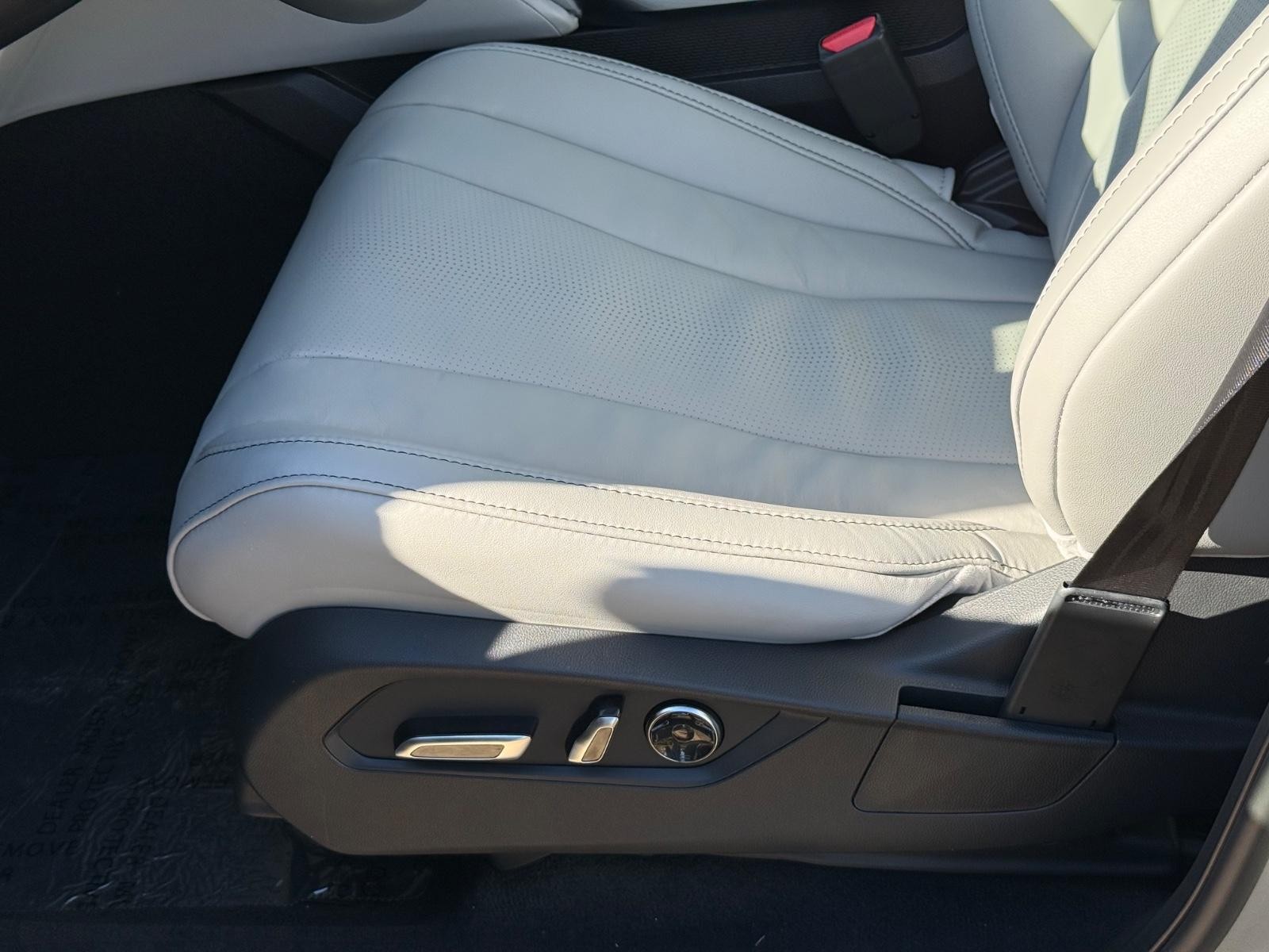 Acura MDX Vehicle Image 17