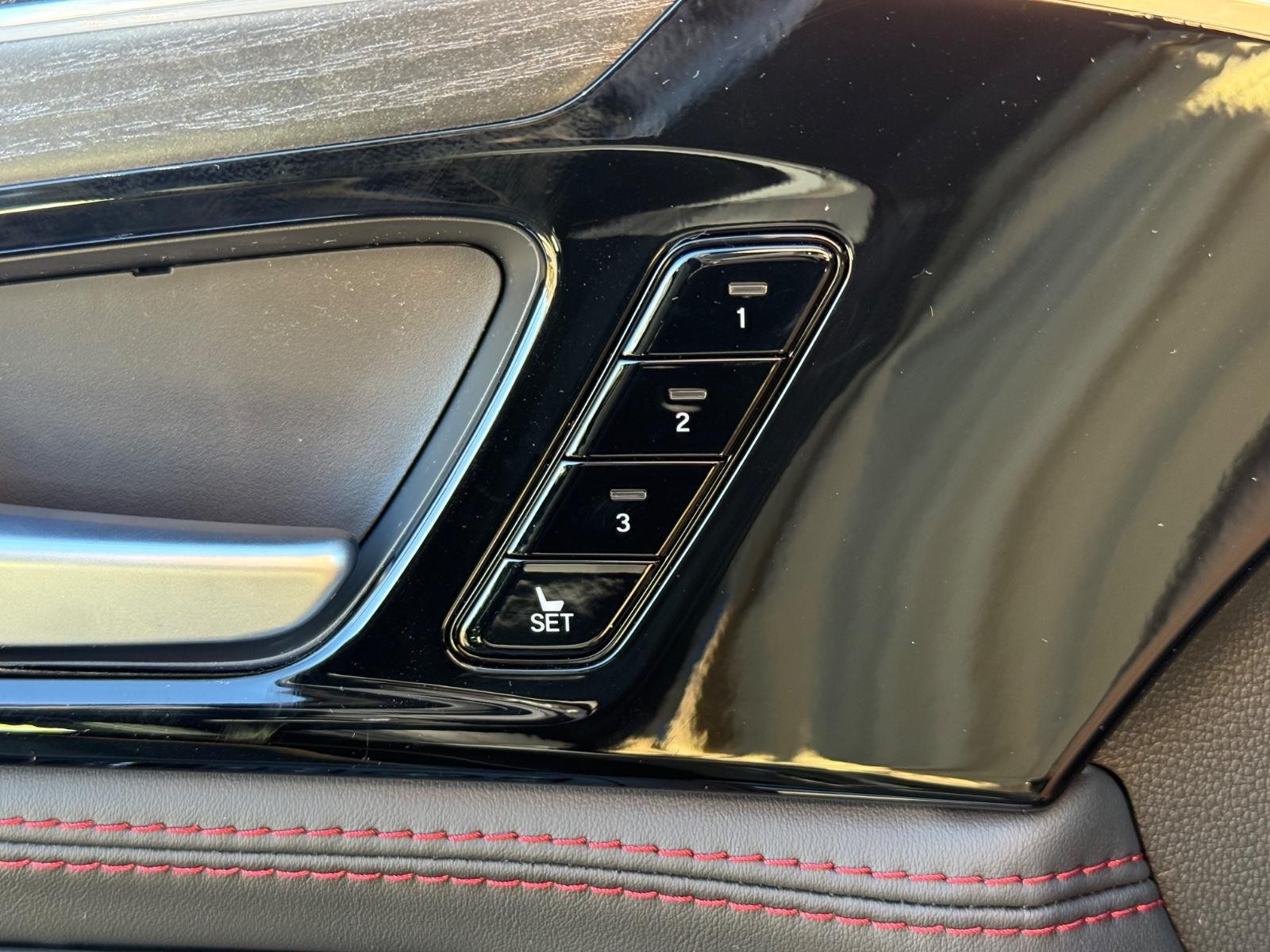 Acura MDX Vehicle Image 10