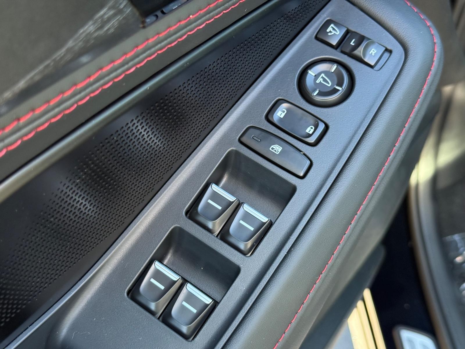 Acura MDX Vehicle Image 15