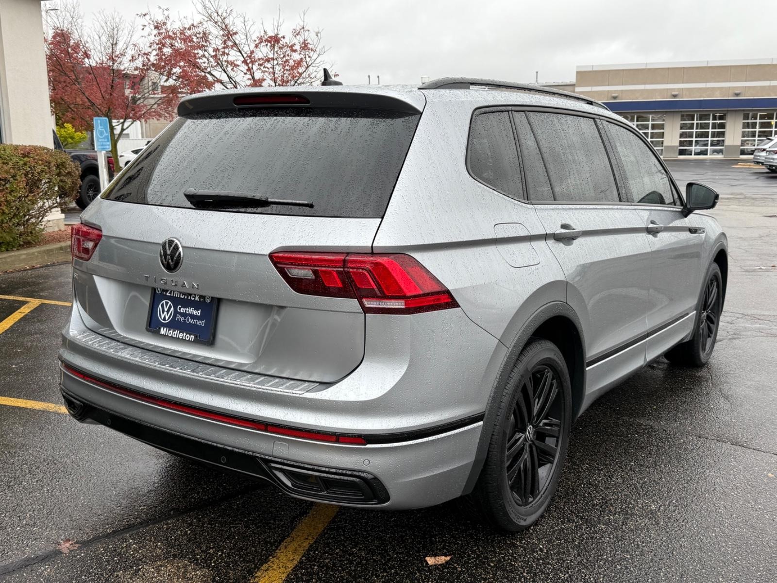 Volkswagen Tiguan Vehicle Image 03