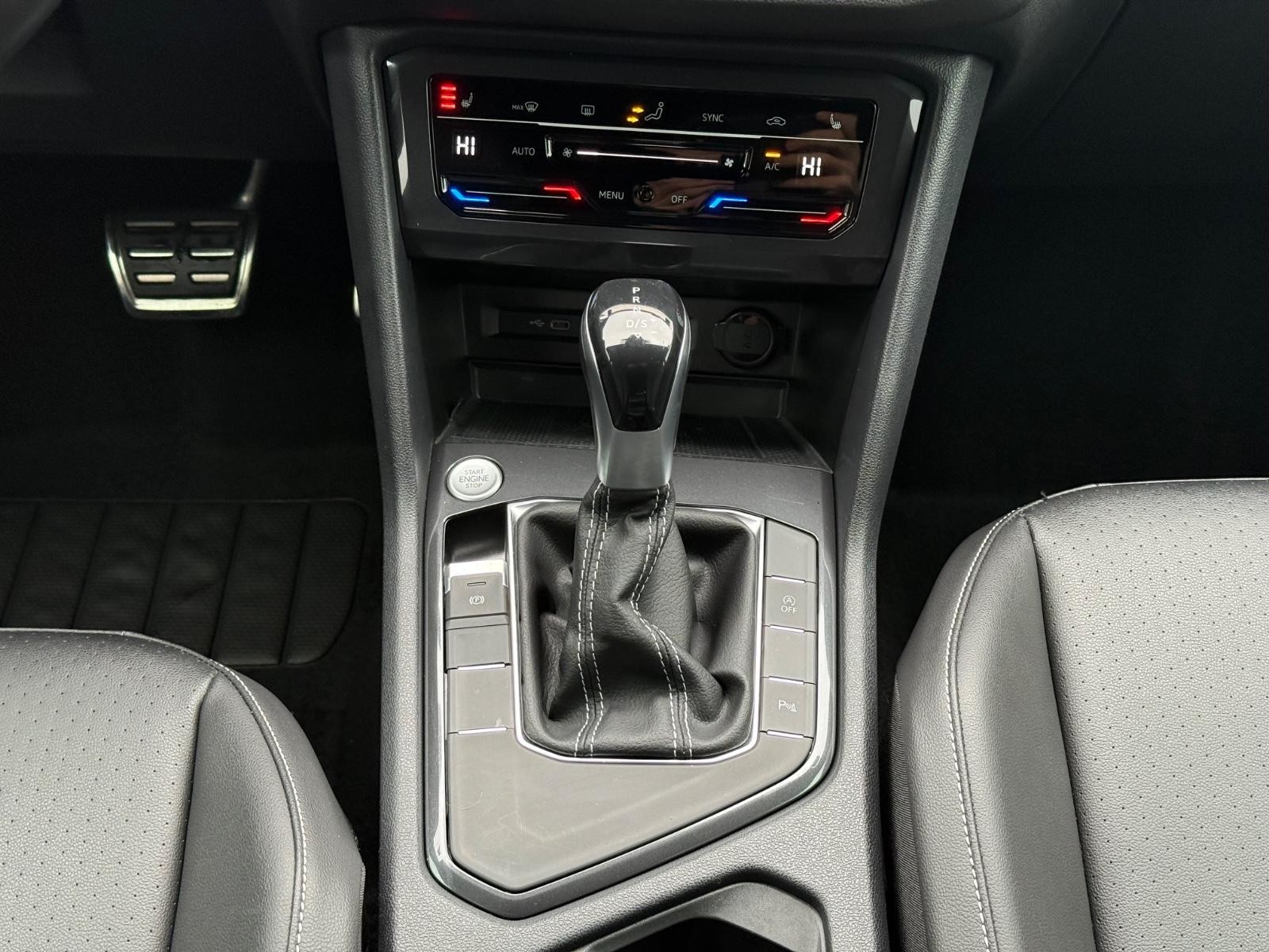 Volkswagen Tiguan Vehicle Image 14