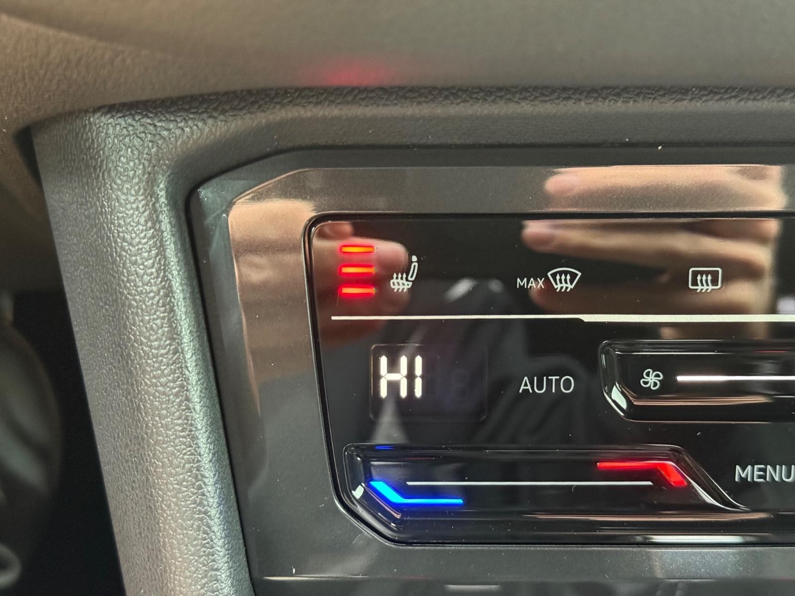 Volkswagen Tiguan Vehicle Image 21