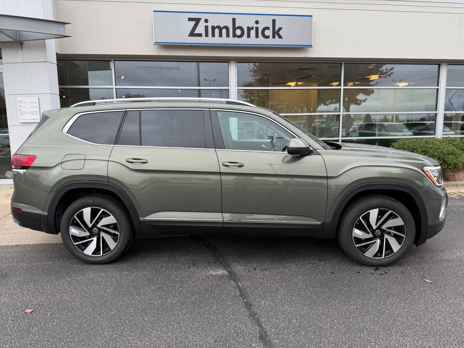 Volkswagen Atlas Vehicle Image 02