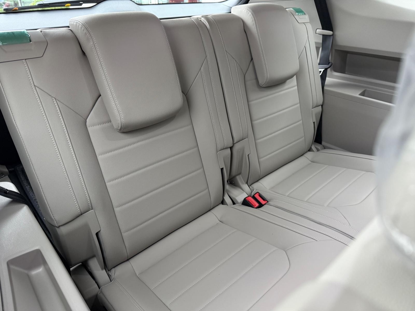 Volkswagen Atlas Vehicle Image 05