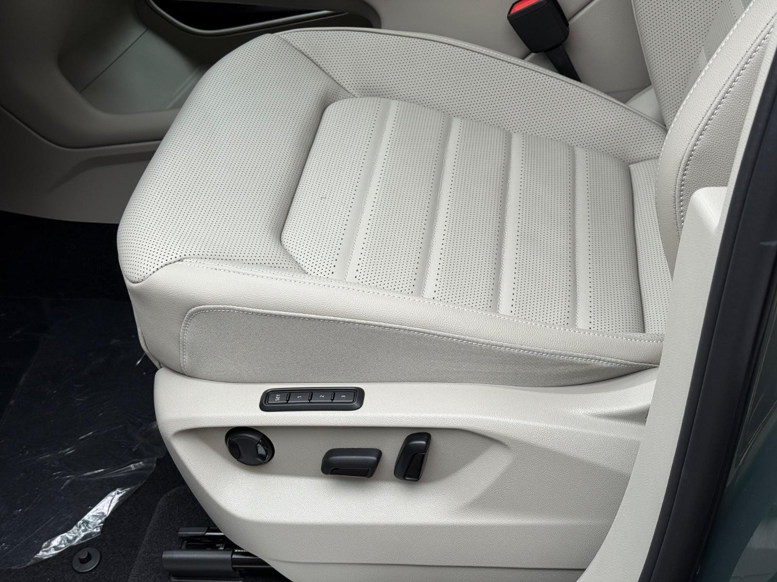 Volkswagen Atlas Vehicle Image 17