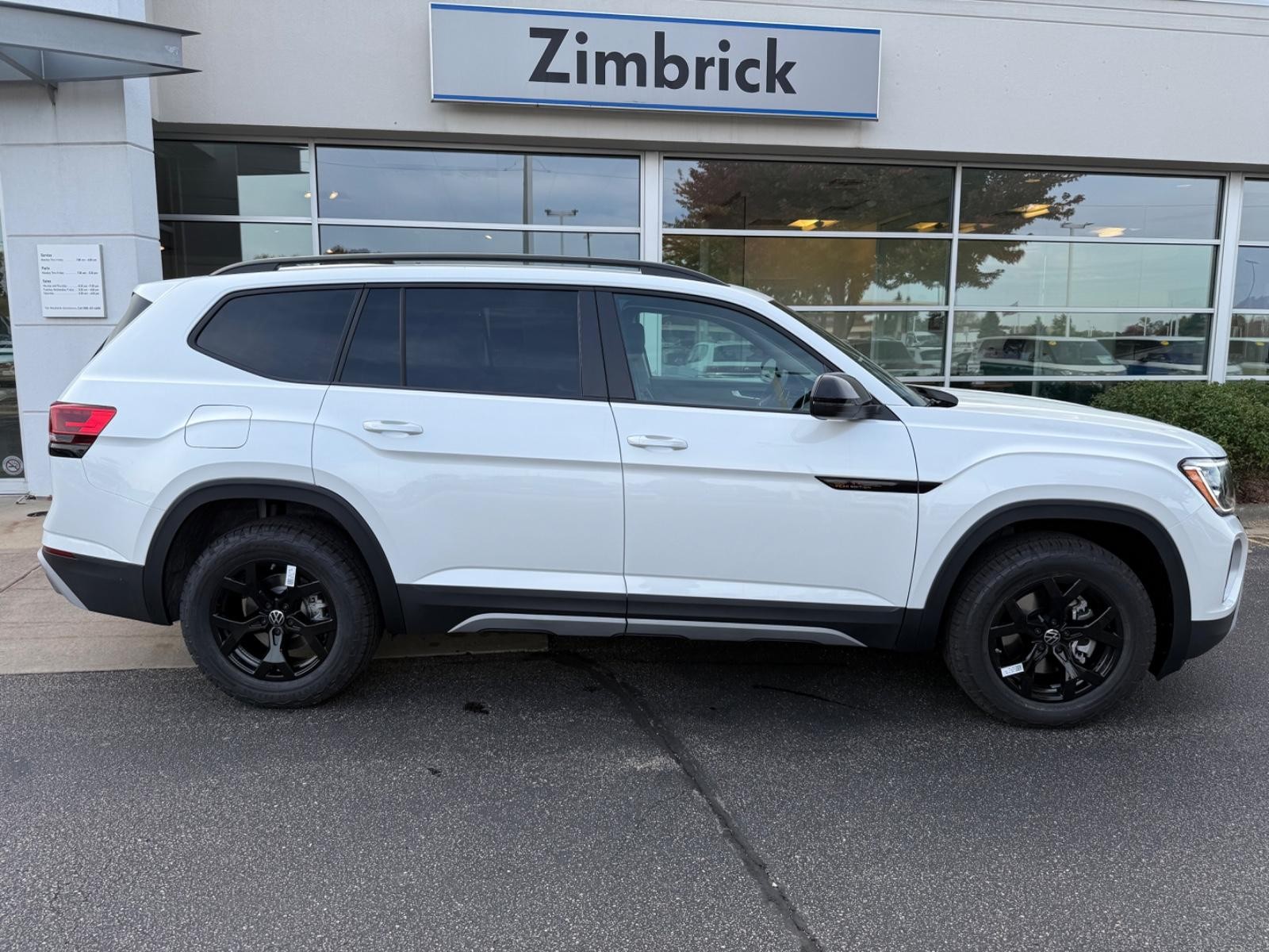 Volkswagen Atlas Vehicle Image 02