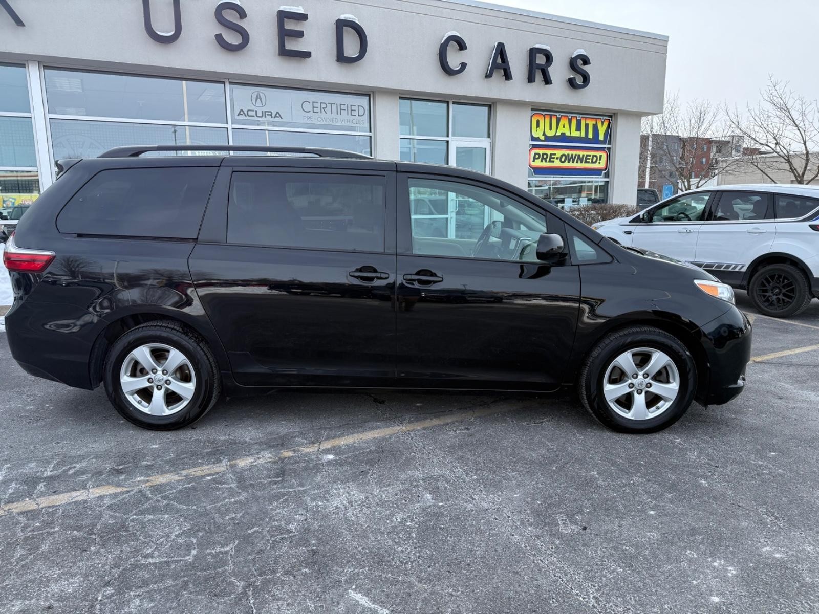 Toyota Sienna Vehicle Image 02