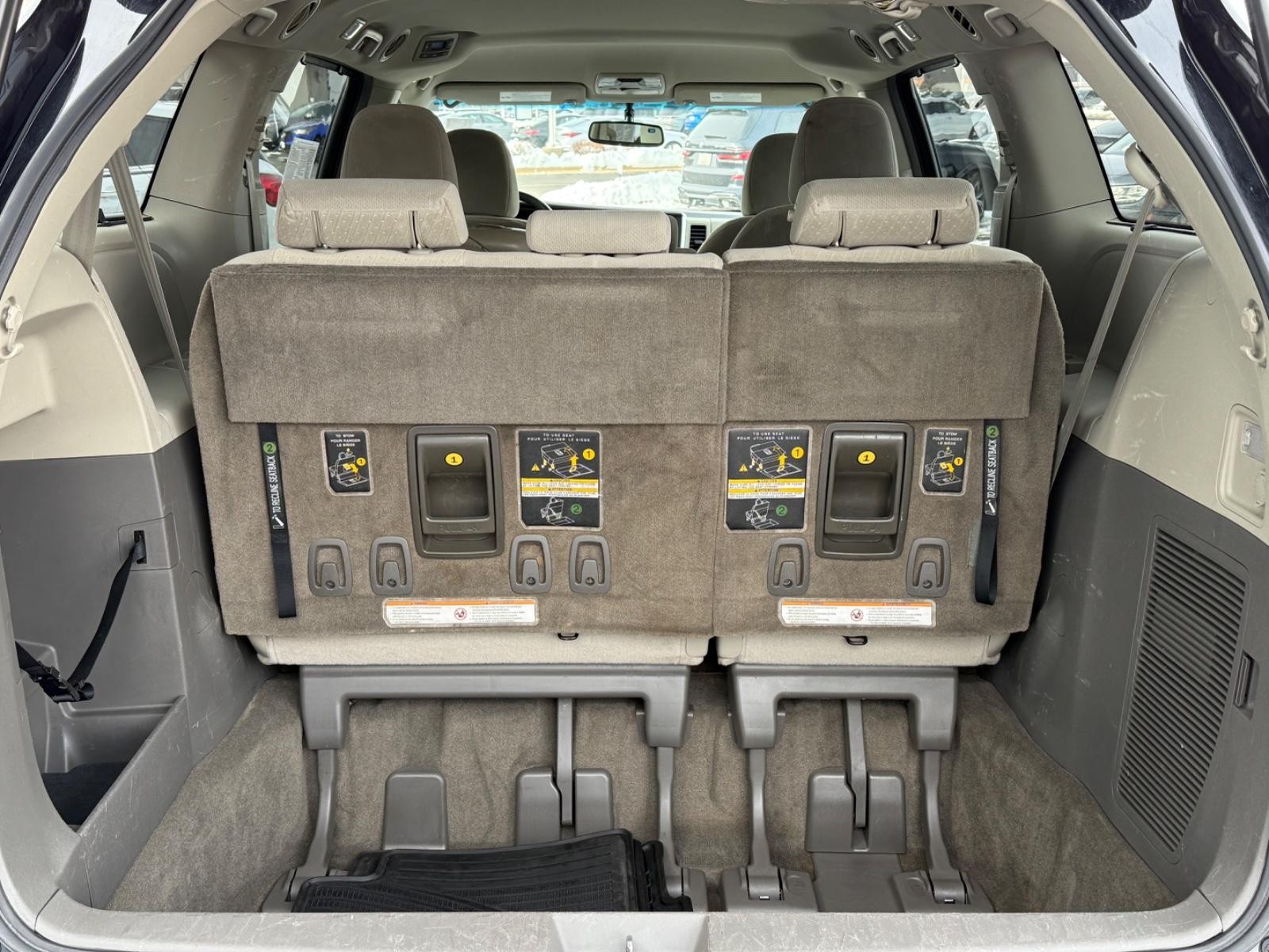 Toyota Sienna Vehicle Image 05