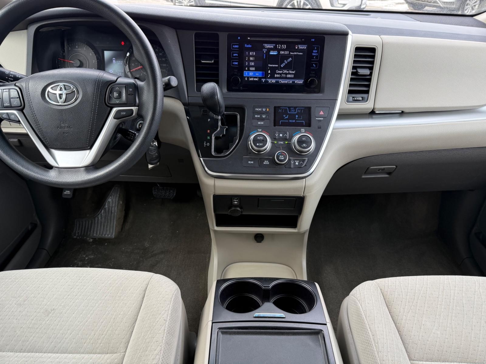 Toyota Sienna Vehicle Image 12