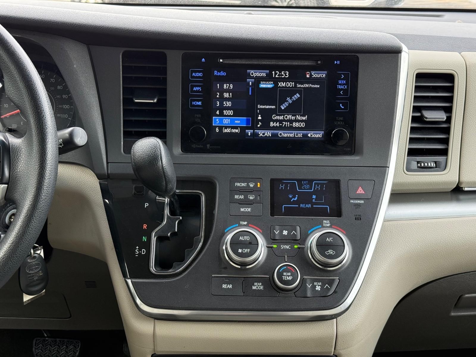 Toyota Sienna Vehicle Image 13