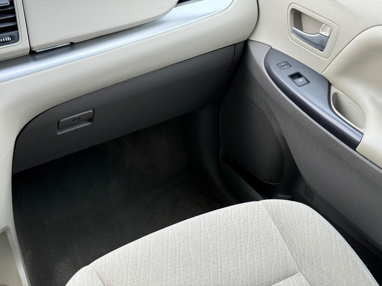 Toyota Sienna Vehicle Image 15