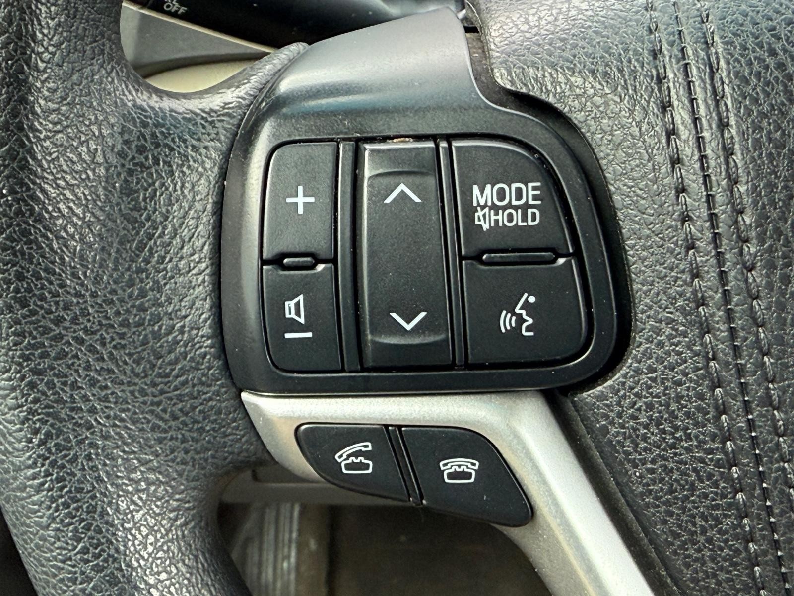 Toyota Sienna Vehicle Image 16