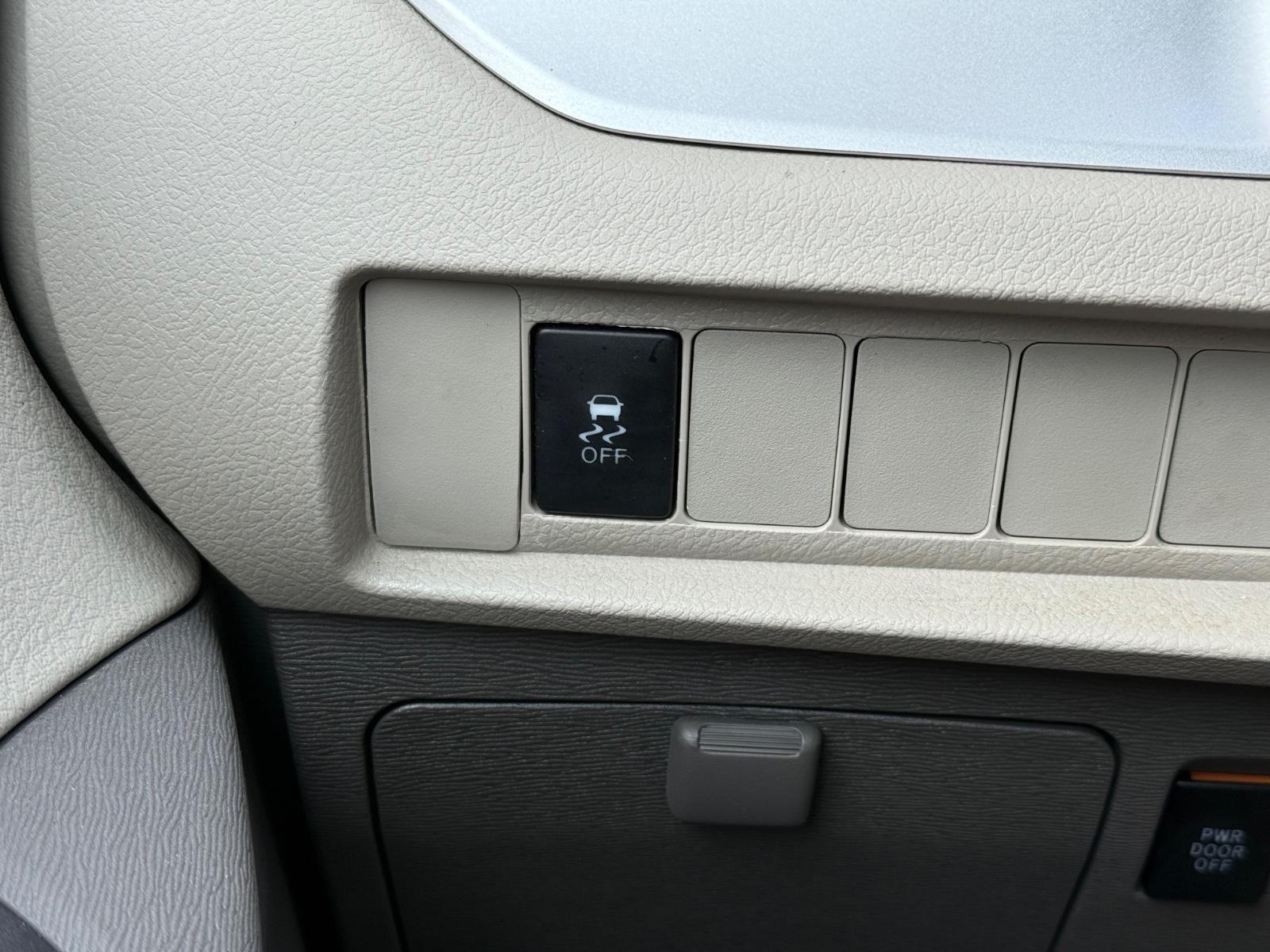 Toyota Sienna Vehicle Image 21