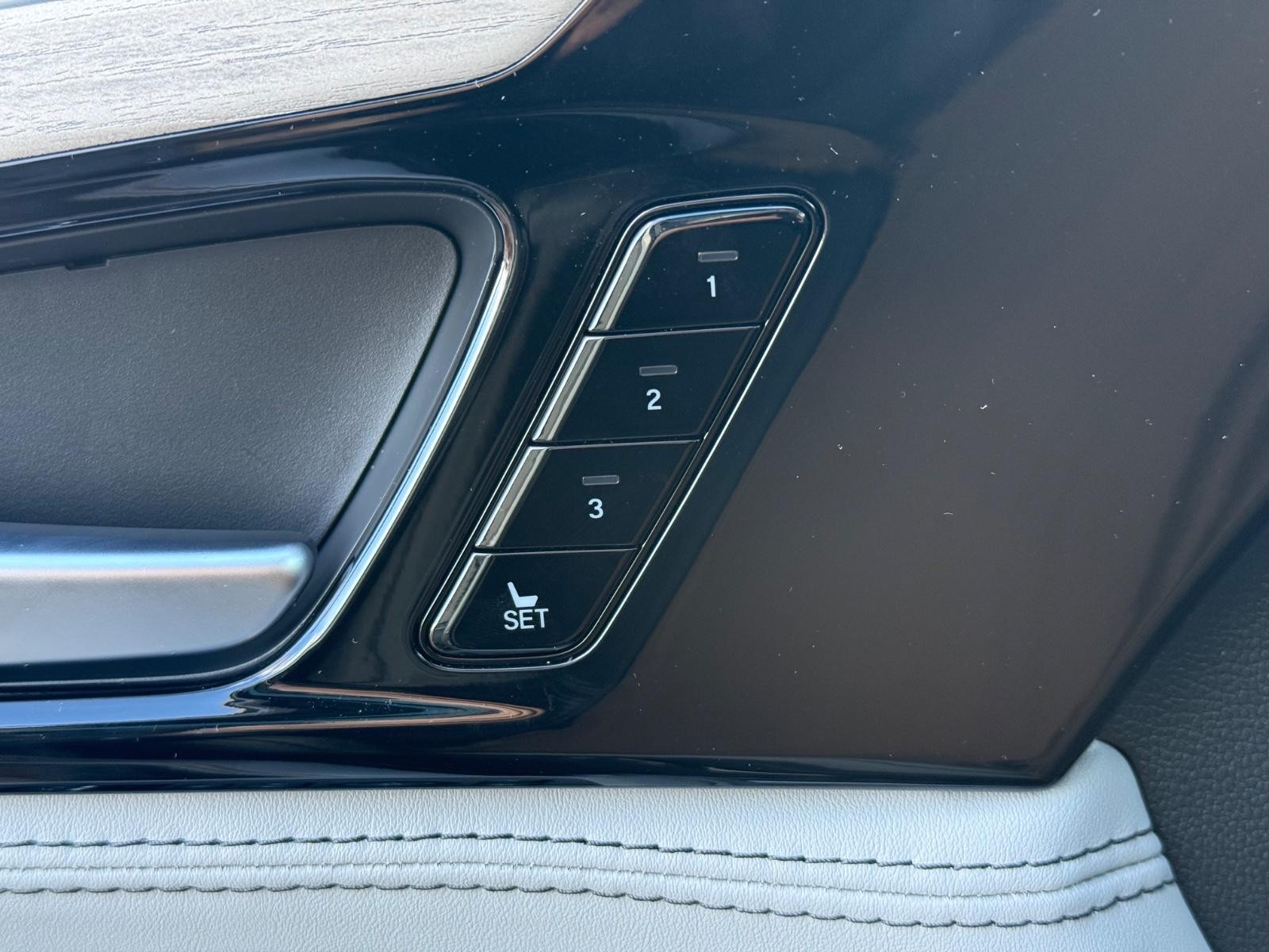 Acura MDX Vehicle Image 11