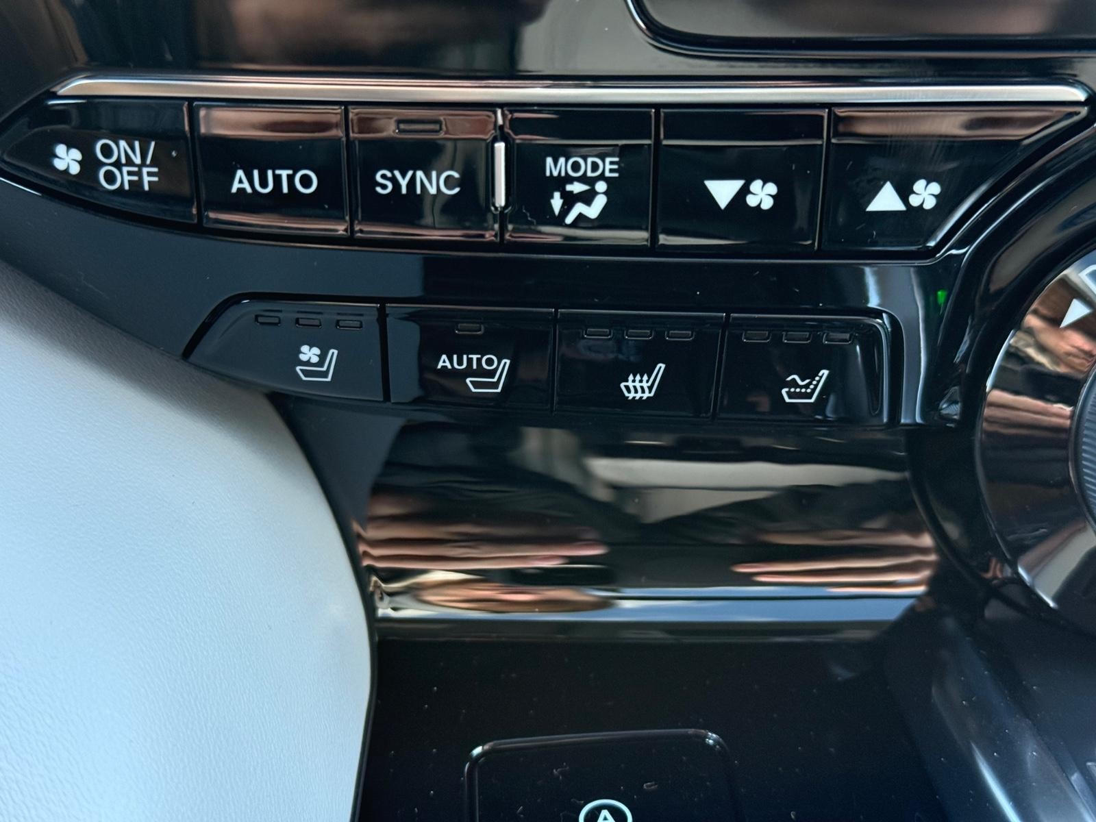 Acura MDX Vehicle Image 15