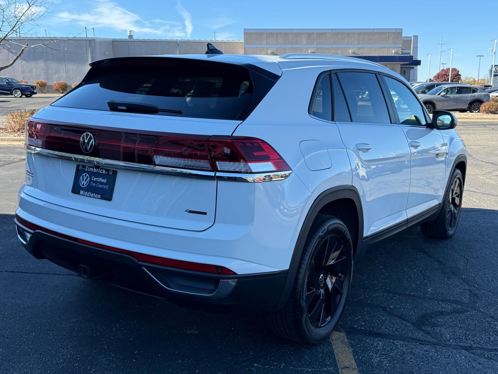 Volkswagen Atlas Cross Sport Vehicle Image 03