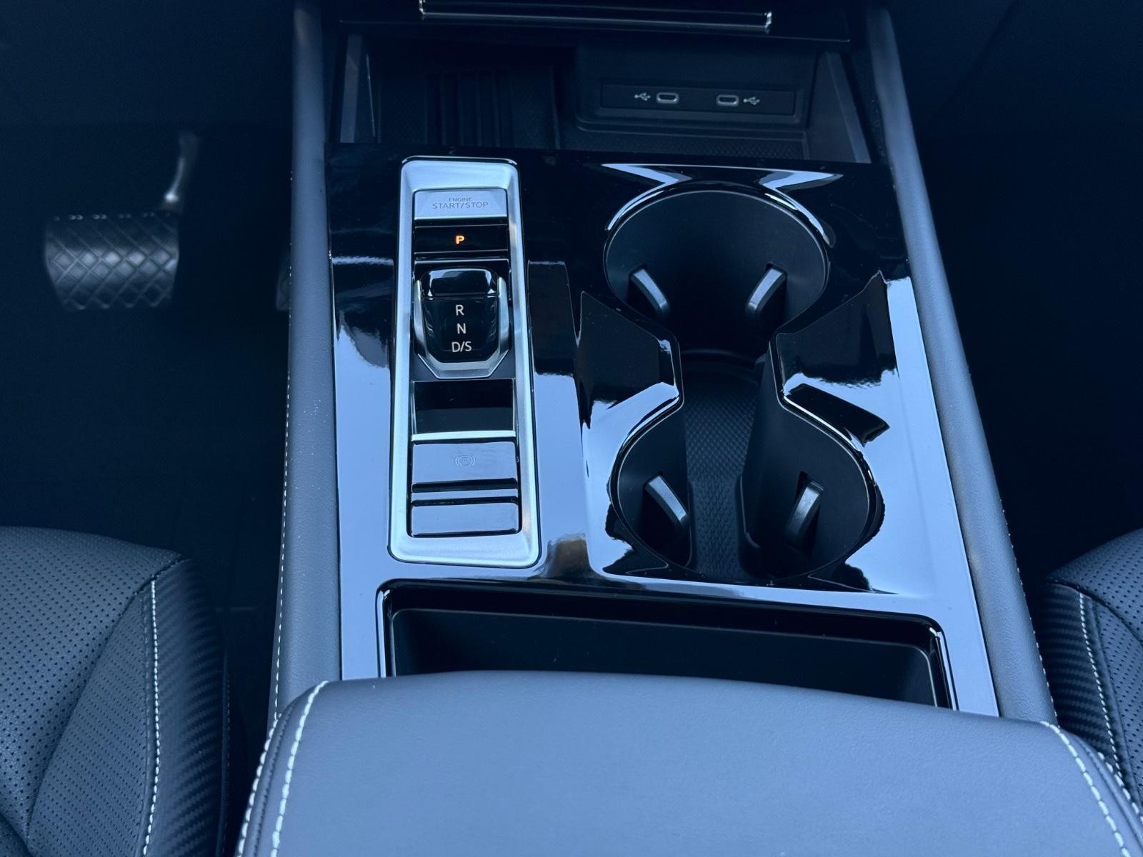 Volkswagen Atlas Cross Sport Vehicle Image 13