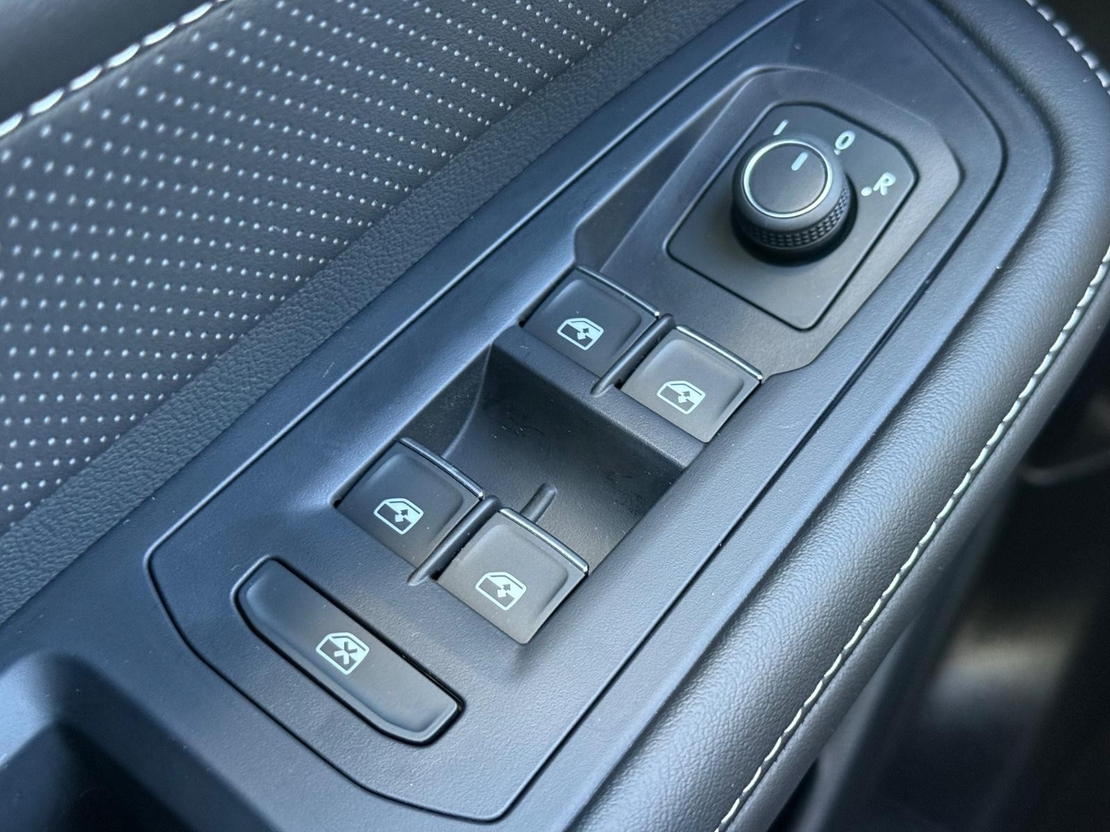 Volkswagen Atlas Cross Sport Vehicle Image 20