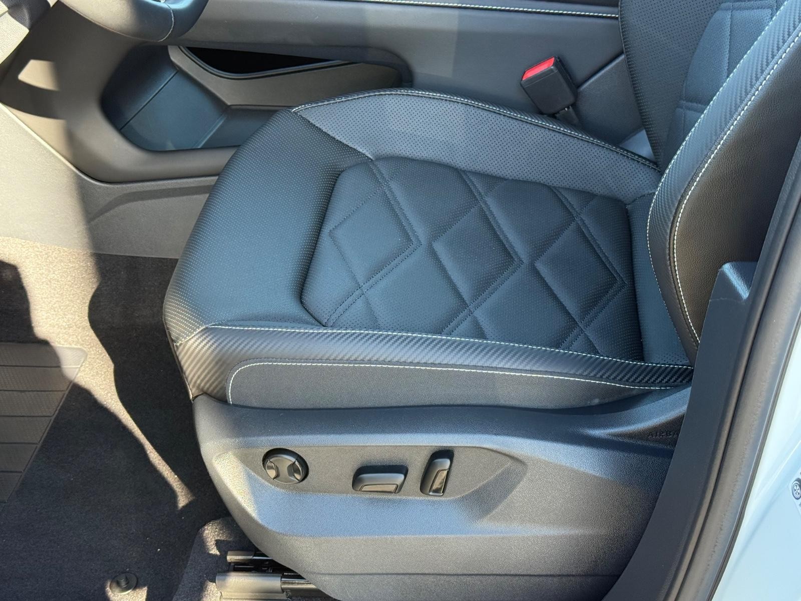 Volkswagen Atlas Cross Sport Vehicle Image 21