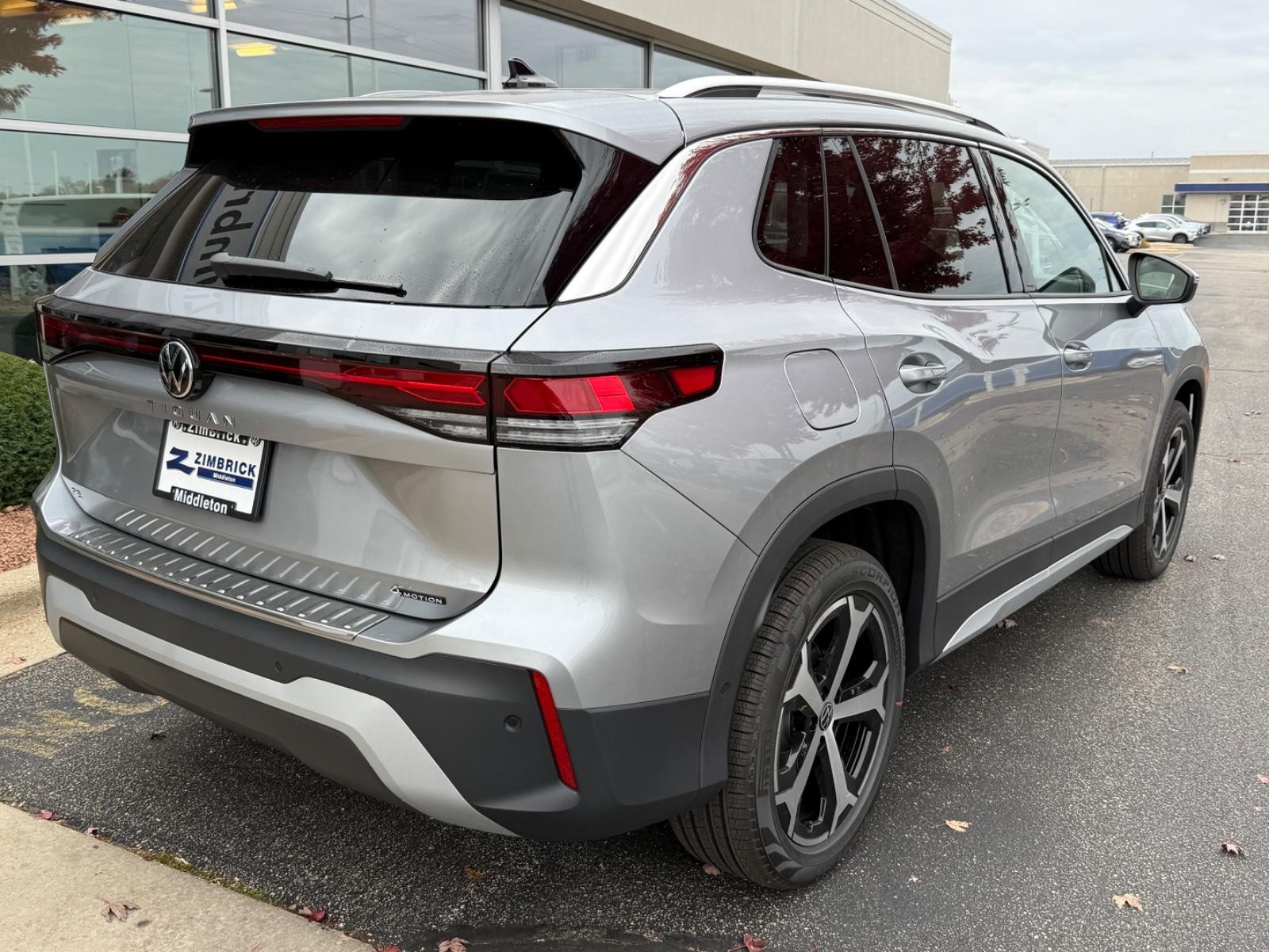 Volkswagen Tiguan Vehicle Image 03