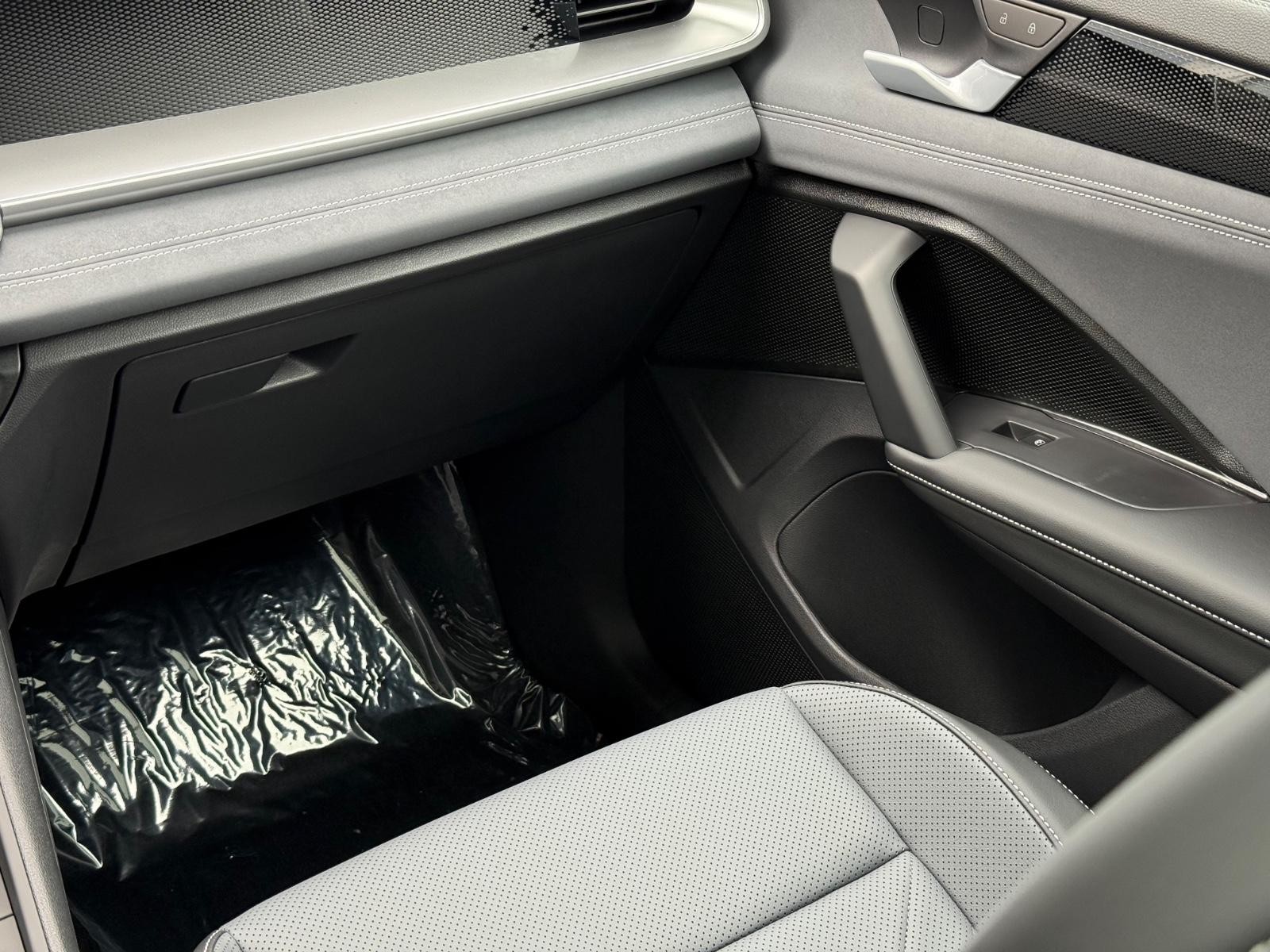 Volkswagen Tiguan Vehicle Image 09