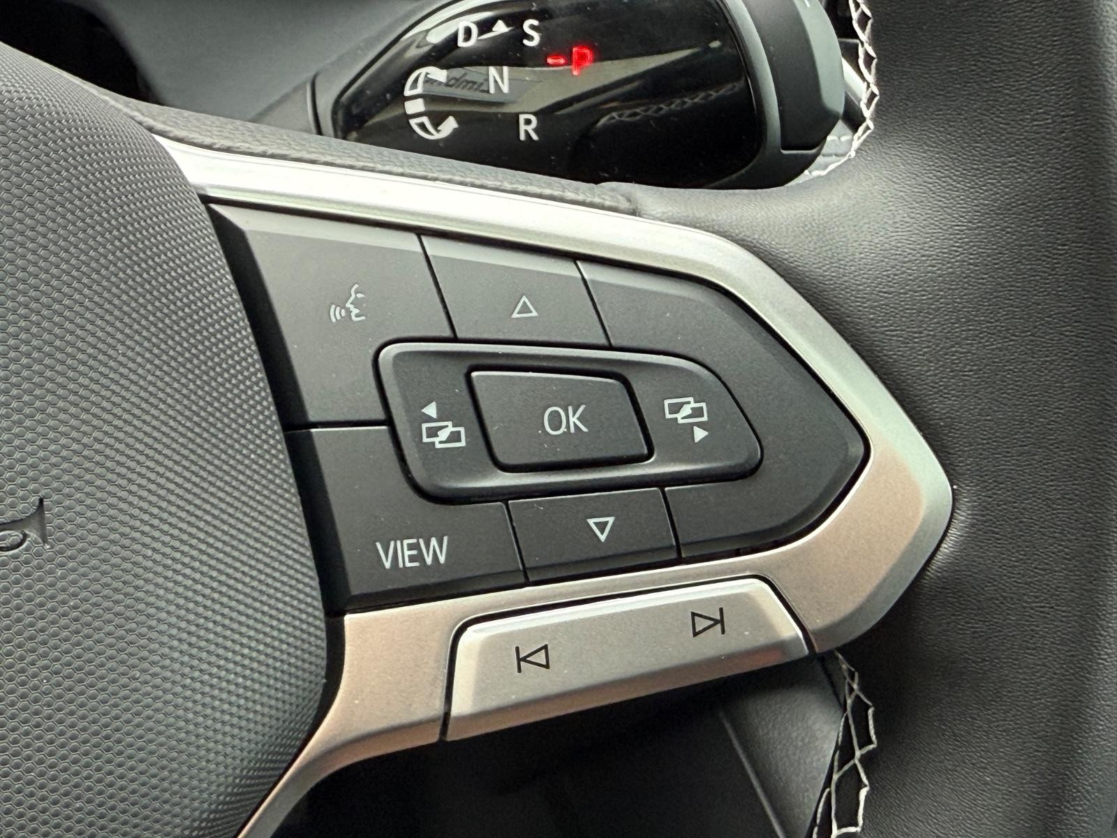 Volkswagen Tiguan Vehicle Image 11