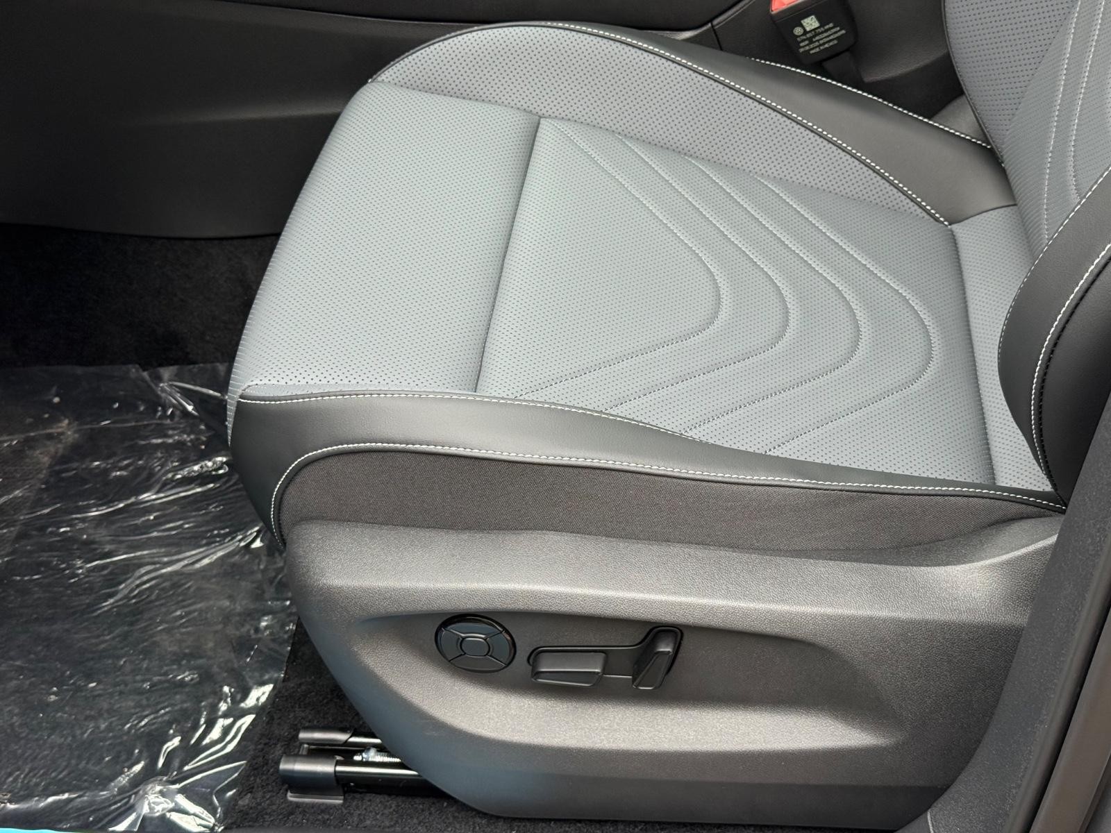 Volkswagen Tiguan Vehicle Image 16