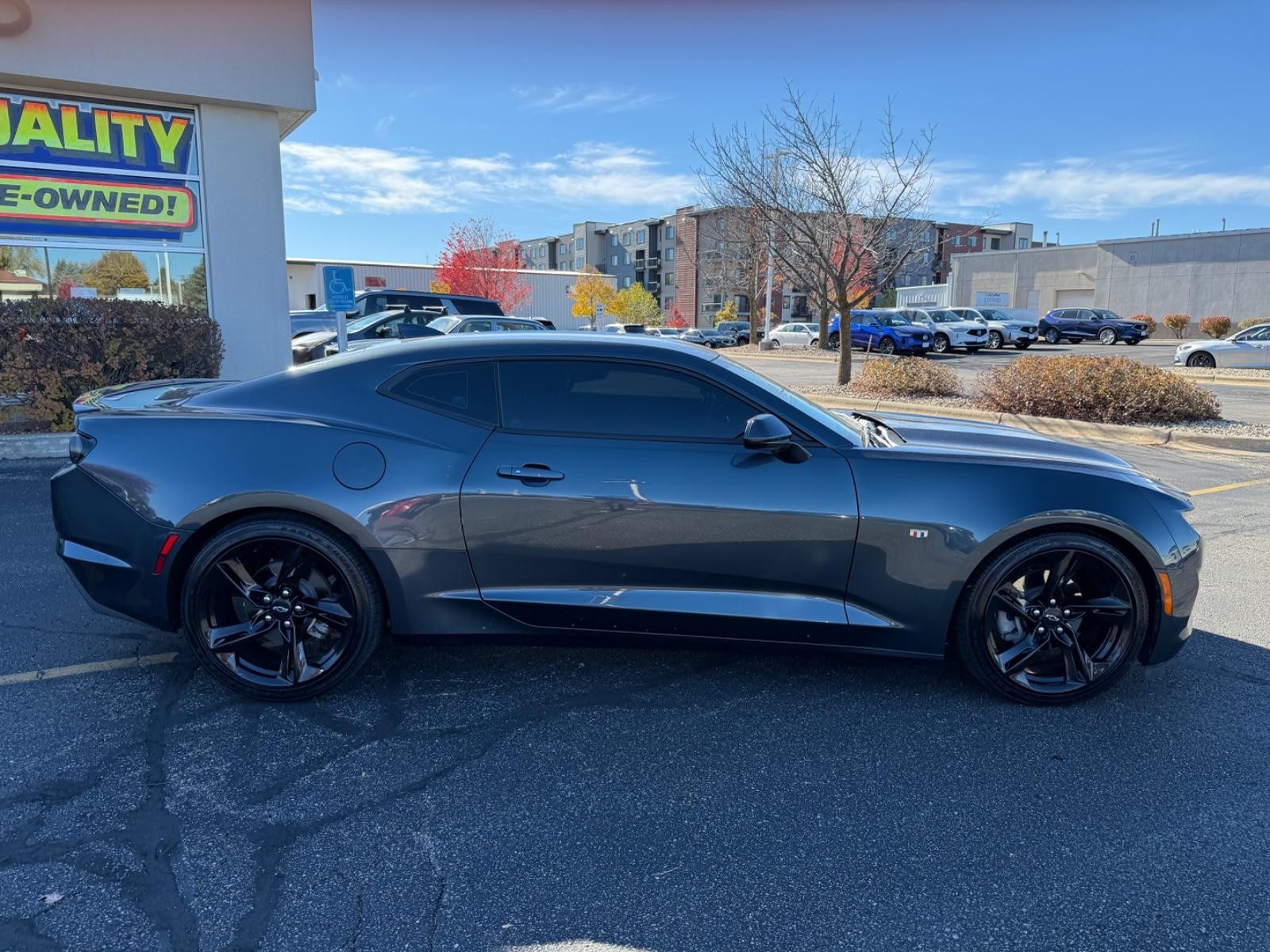 Chevrolet Camaro Vehicle Full-screen Gallery Image 02