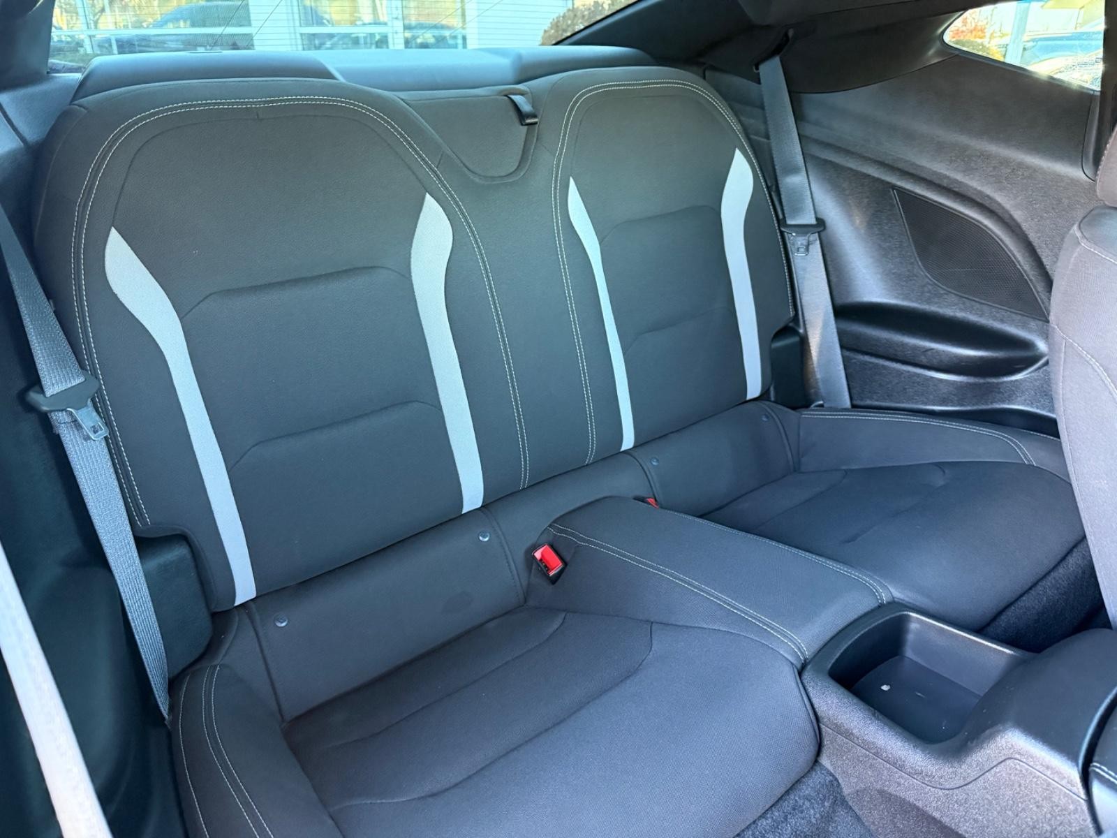 Chevrolet Camaro Vehicle Full-screen Gallery Image 09