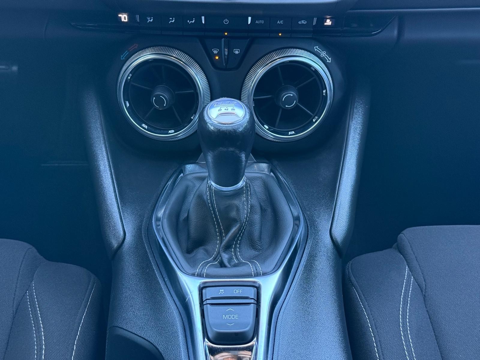 Chevrolet Camaro Vehicle Full-screen Gallery Image 12