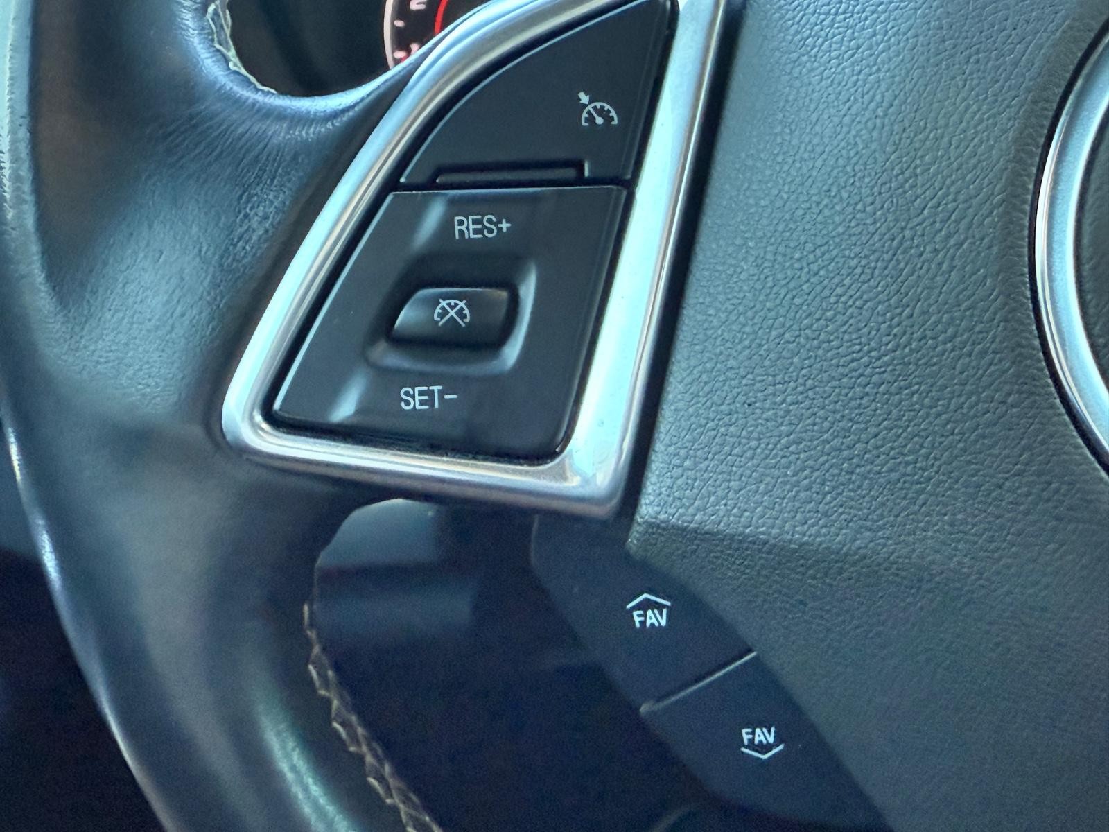 Chevrolet Camaro Vehicle Full-screen Gallery Image 15