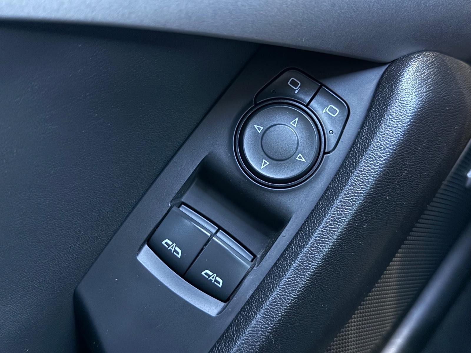 Chevrolet Camaro Vehicle Full-screen Gallery Image 19