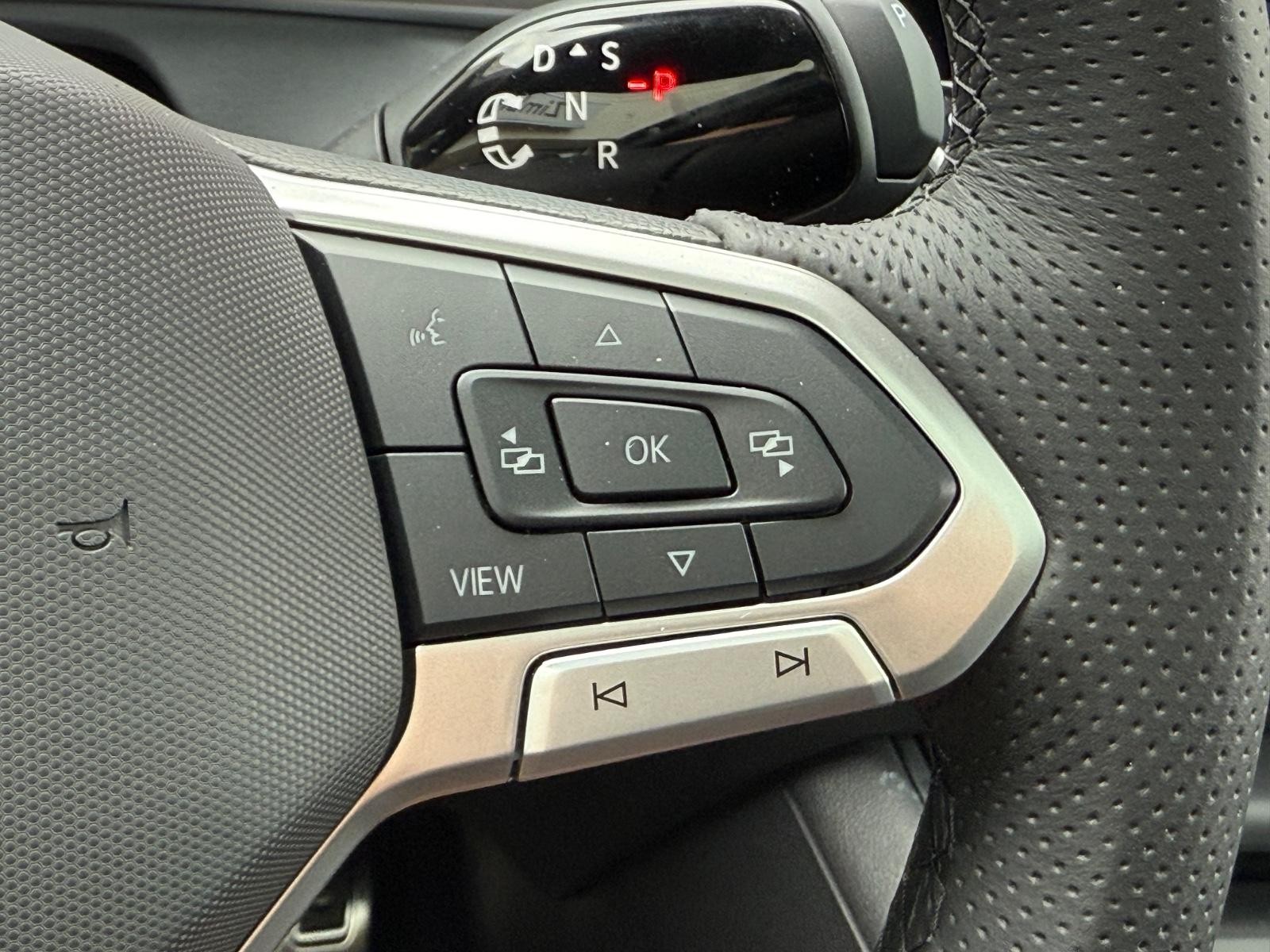 Volkswagen Tiguan Vehicle Image 11