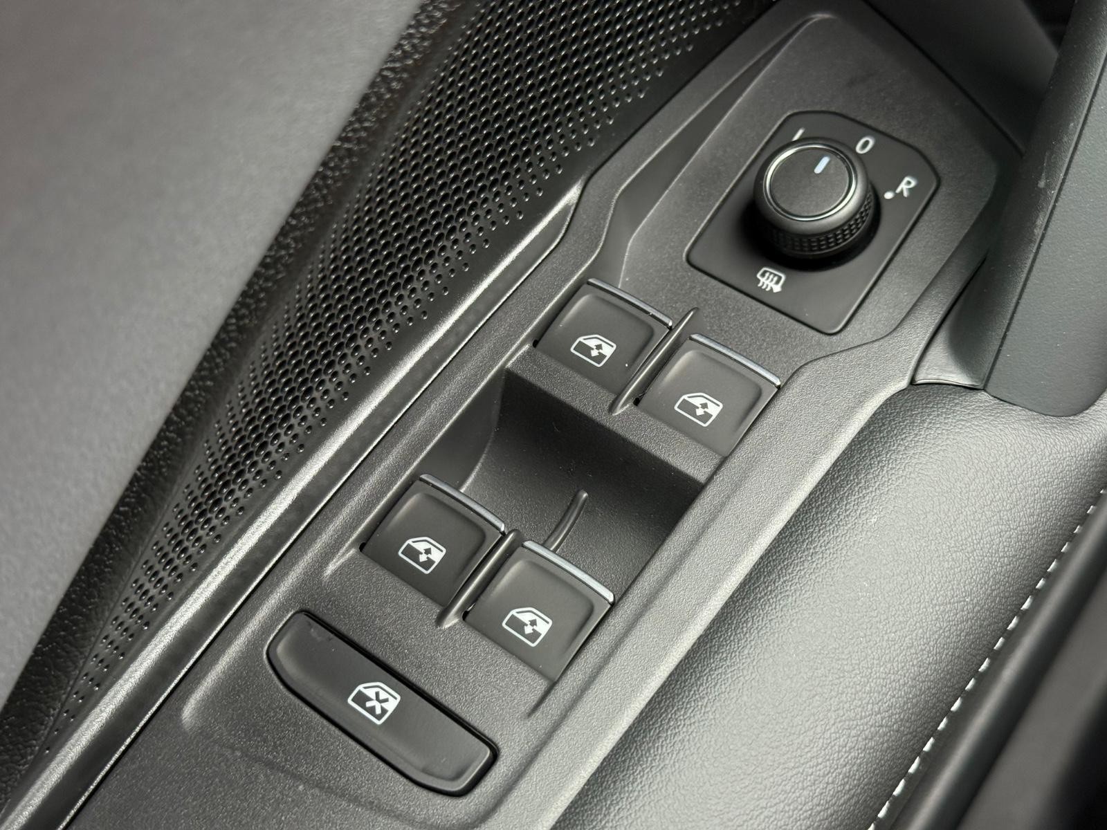 Volkswagen Tiguan Vehicle Image 15