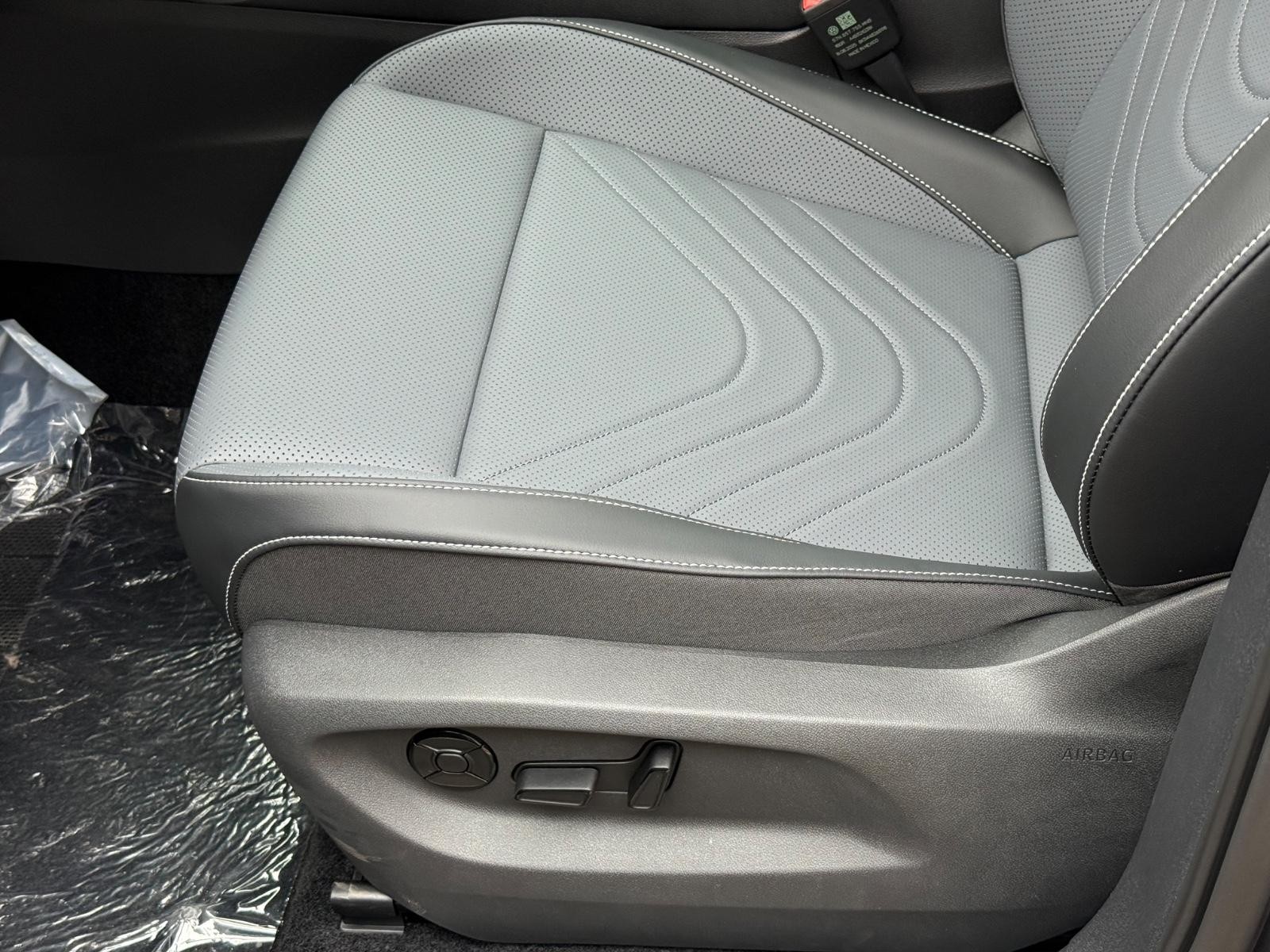 Volkswagen Tiguan Vehicle Image 16