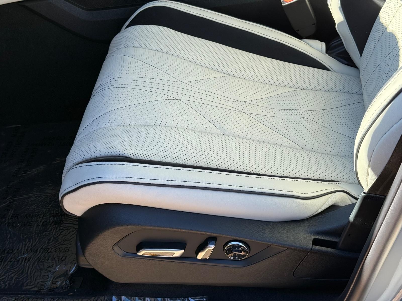 Acura MDX Vehicle Image 16