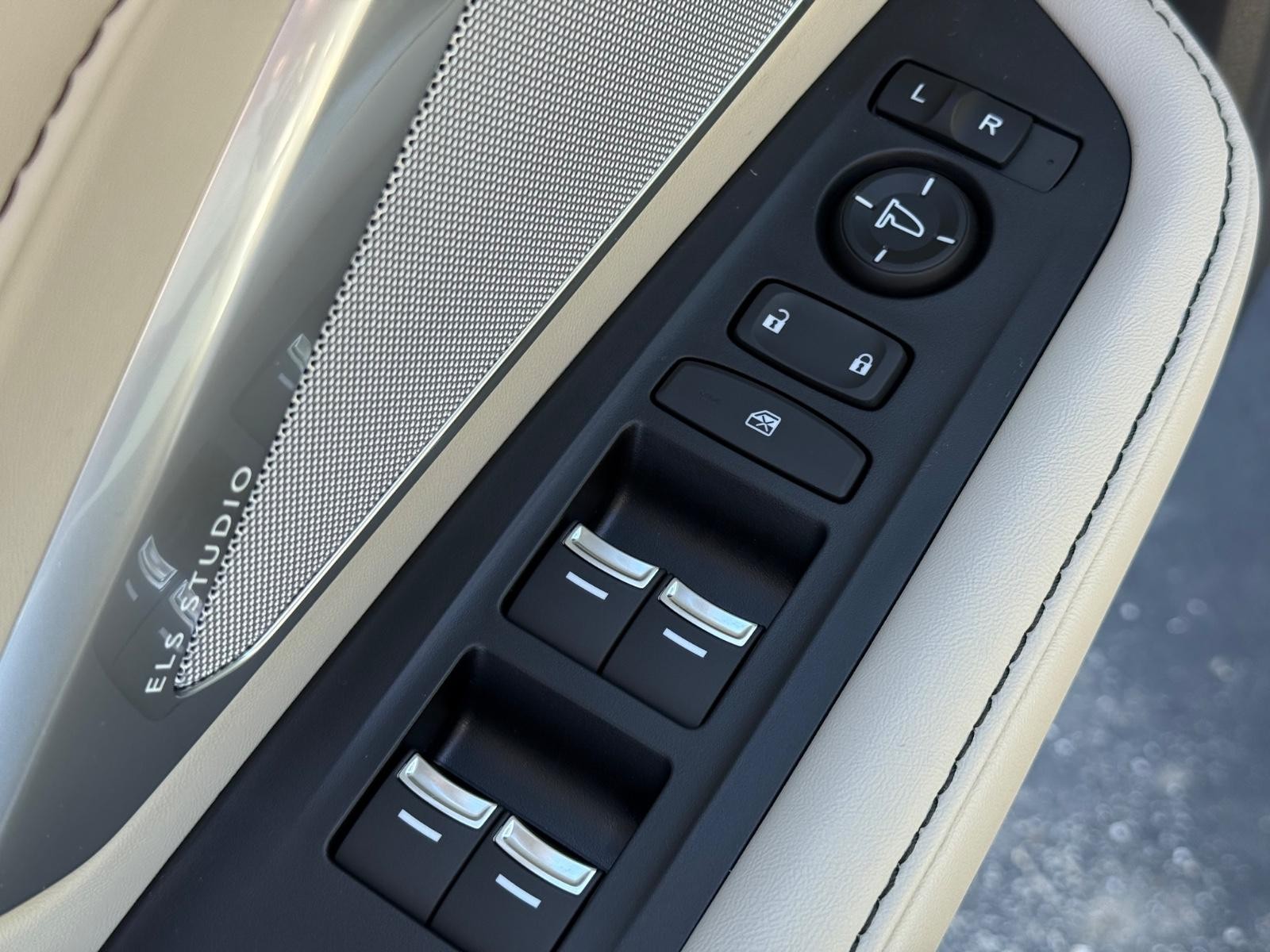 Acura RDX Vehicle Image 16