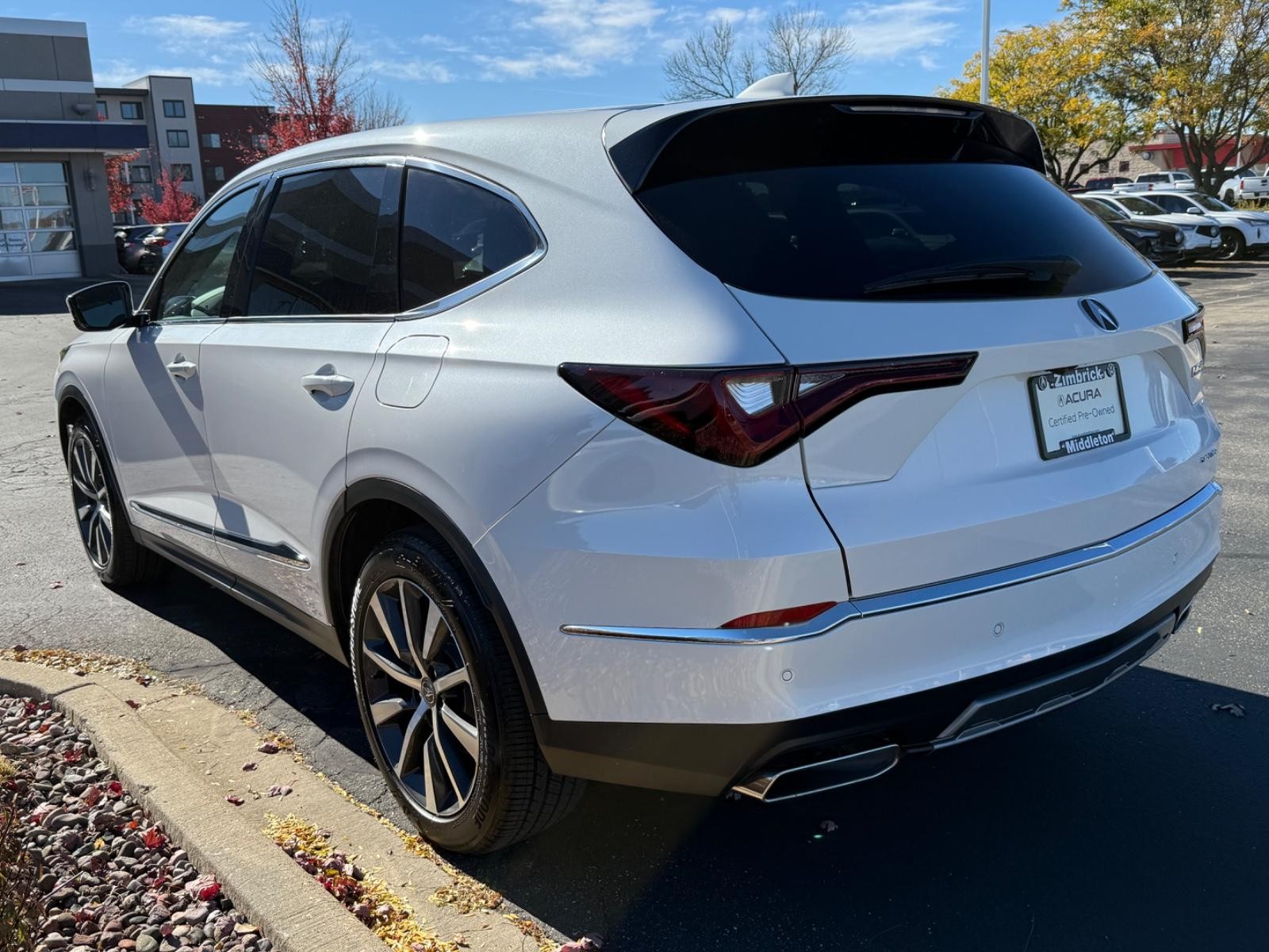 Acura MDX Vehicle Full-screen Gallery Image 06